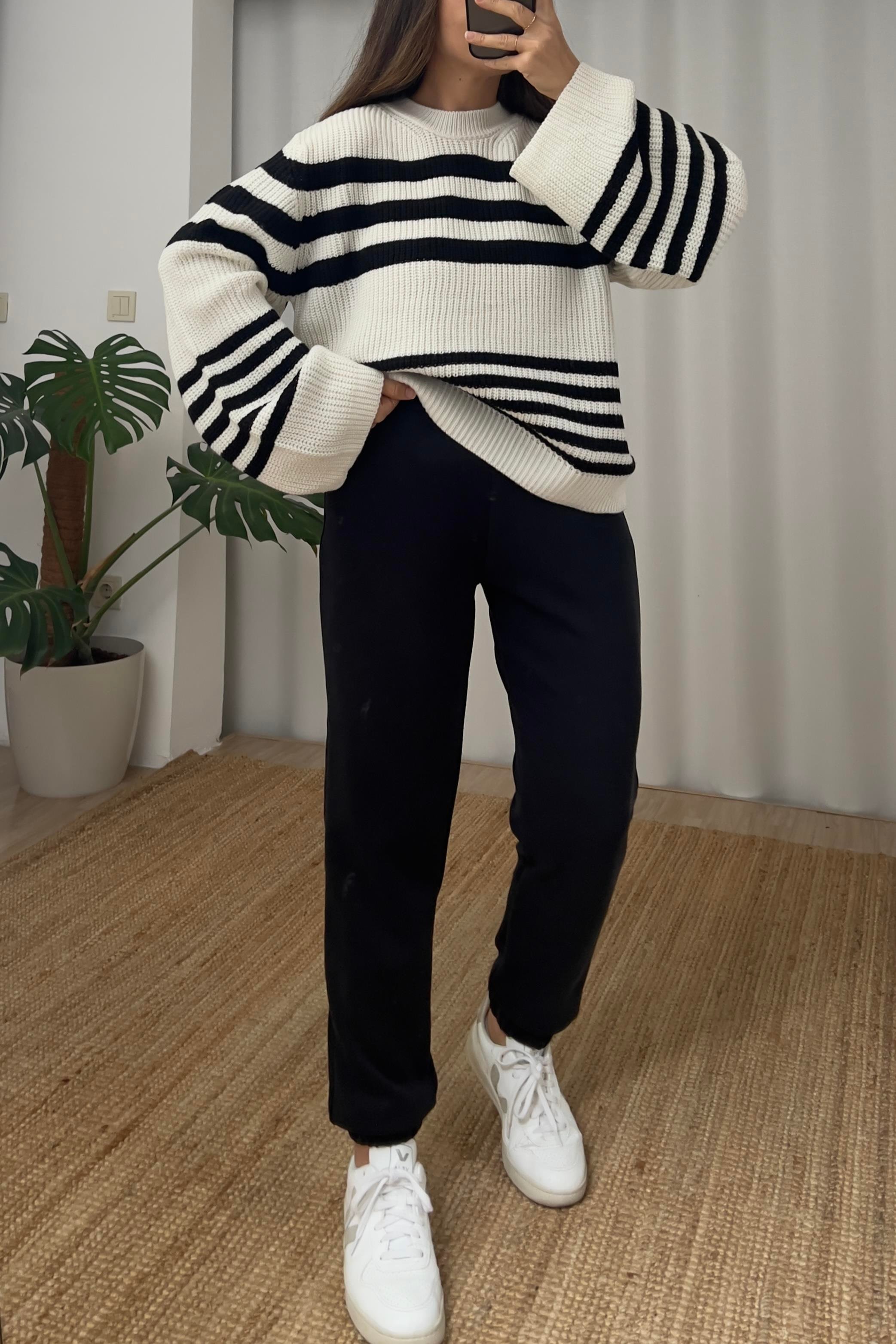 Ekru Siyah Çizgili Salaş Kazak uygun fiyatlarda www.butikhola.com adresinde