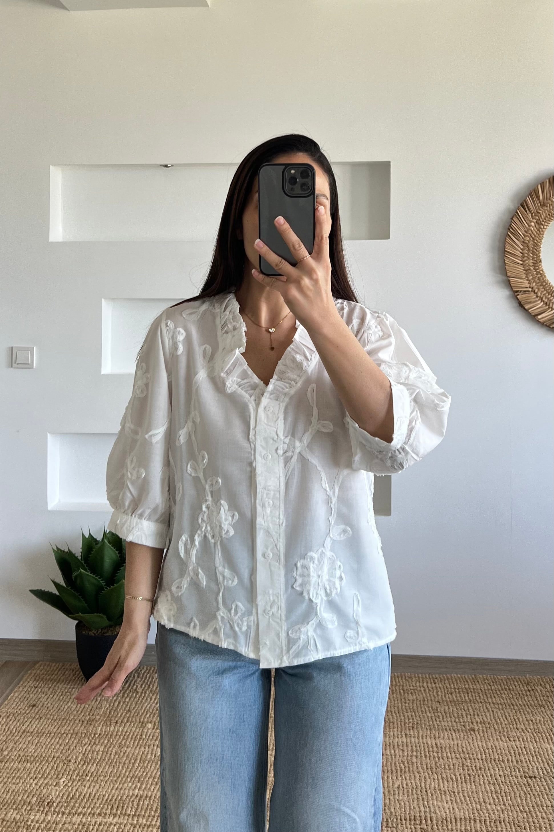 Fırfır Detaylı Çiçek İşlemeli Gömlek uygun fiyatlarda www.butikhola.com adresinde