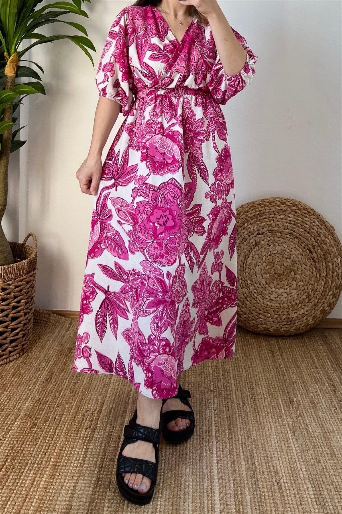 Fuşya Büyük Çiçekli Uzun Keten Elbise uygun fiyatlarda www.butikhola.com adresinde