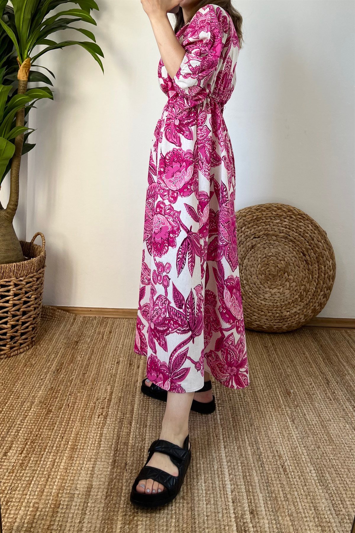 Fuşya Büyük Çiçekli Uzun Keten Elbise uygun fiyatlarda www.butikhola.com adresinde