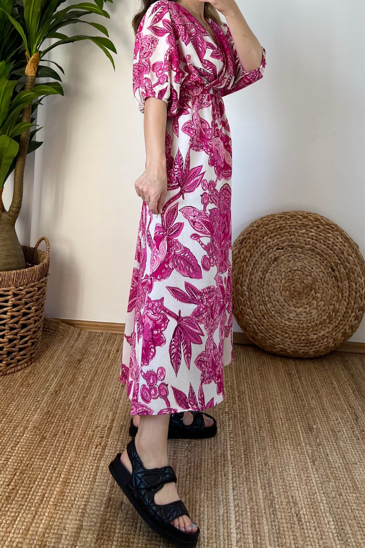 Fuşya Büyük Çiçekli Uzun Keten Elbise uygun fiyatlarda www.butikhola.com adresinde