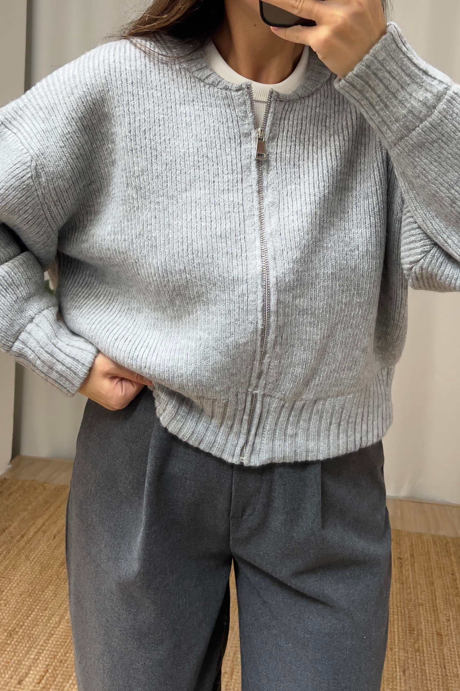 Gri Bomber Hırka uygun fiyatlarda www.butikhola.com adresinde