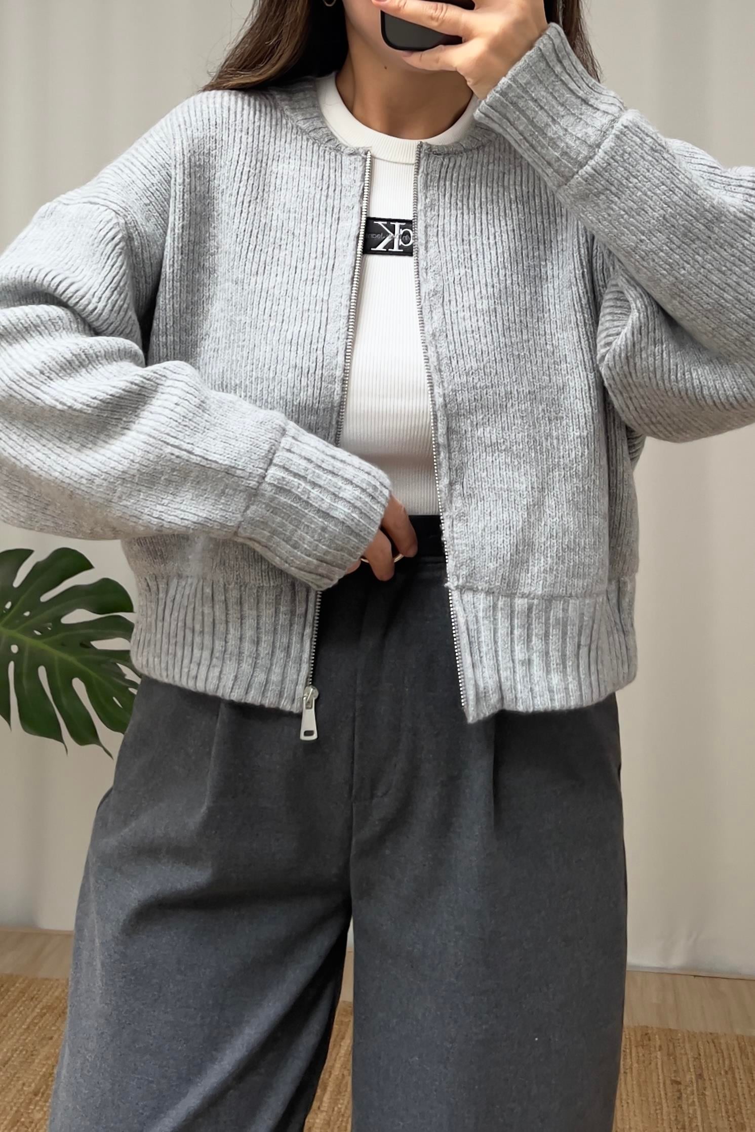 Gri Bomber Hırka uygun fiyatlarda www.butikhola.com adresinde