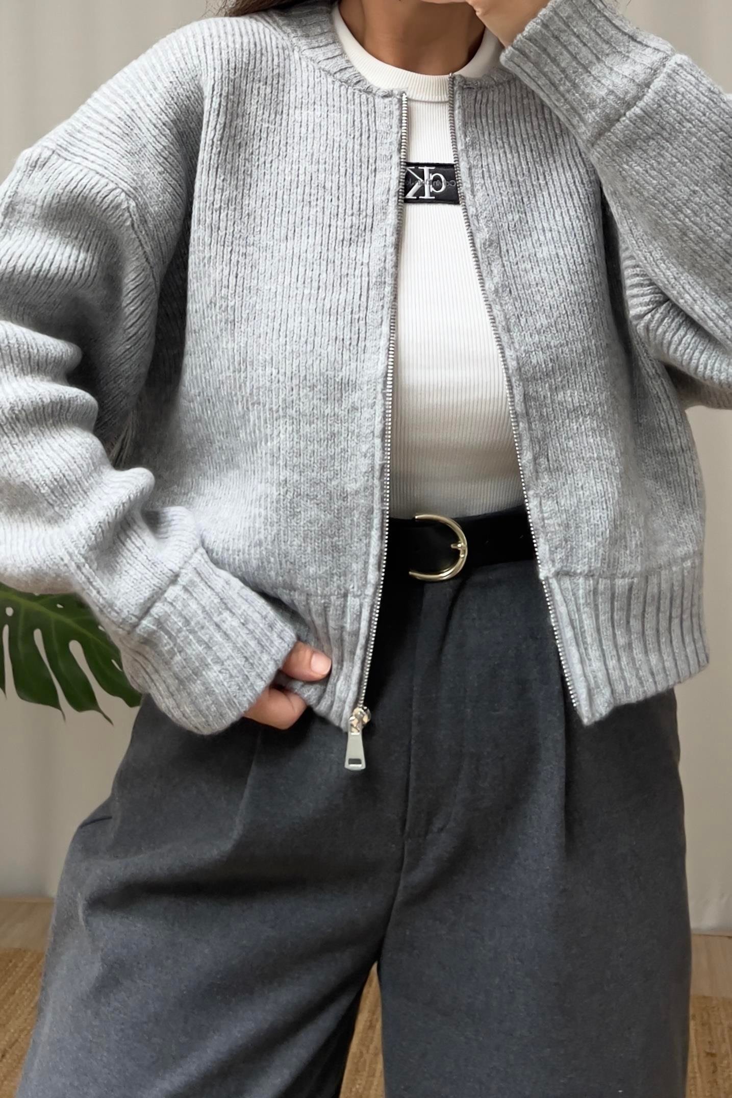 Gri Bomber Hırka uygun fiyatlarda www.butikhola.com adresinde