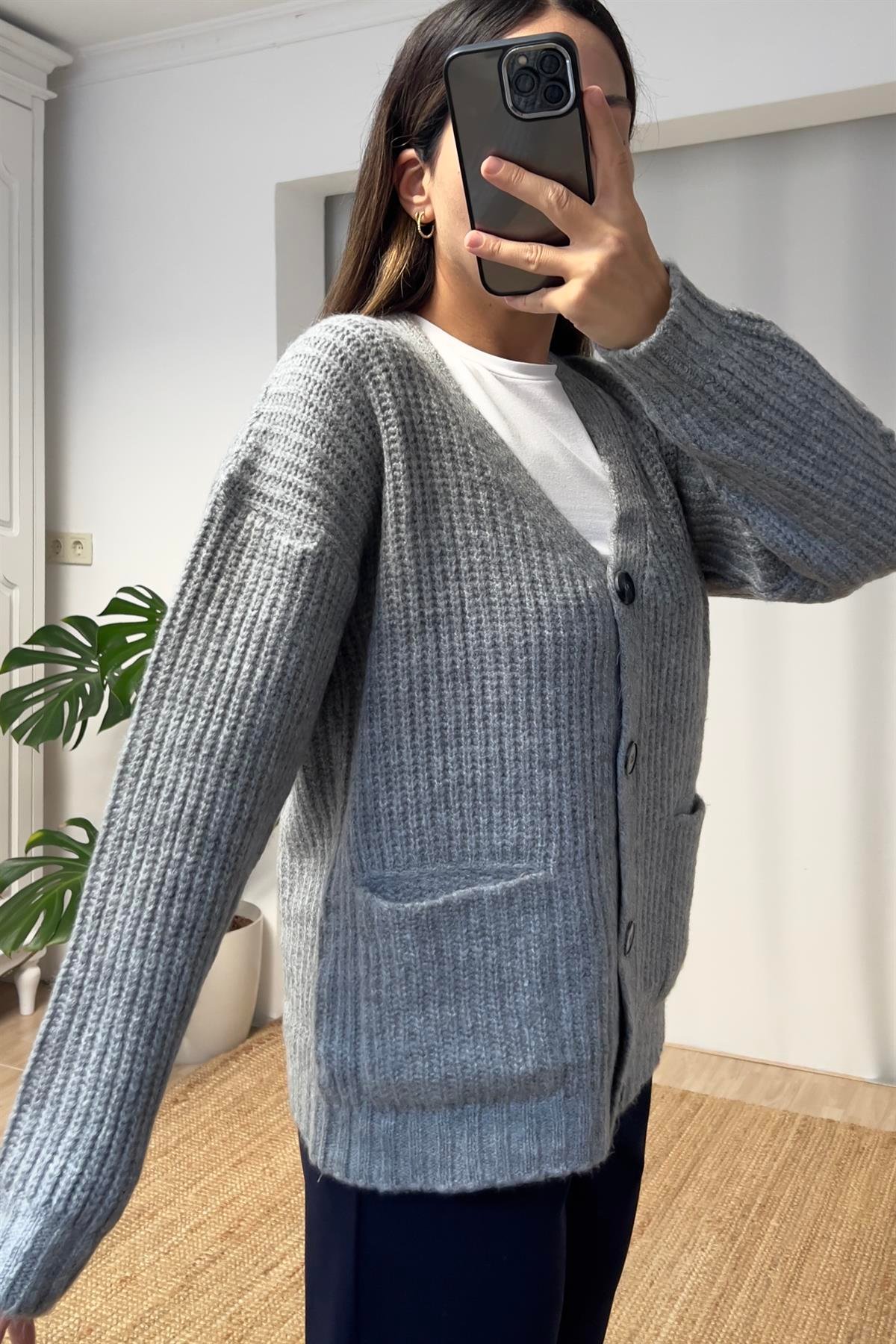 Gri Cepli Yumoş Hırka  uygun fiyatlarda www.butikhola.com adresinde
