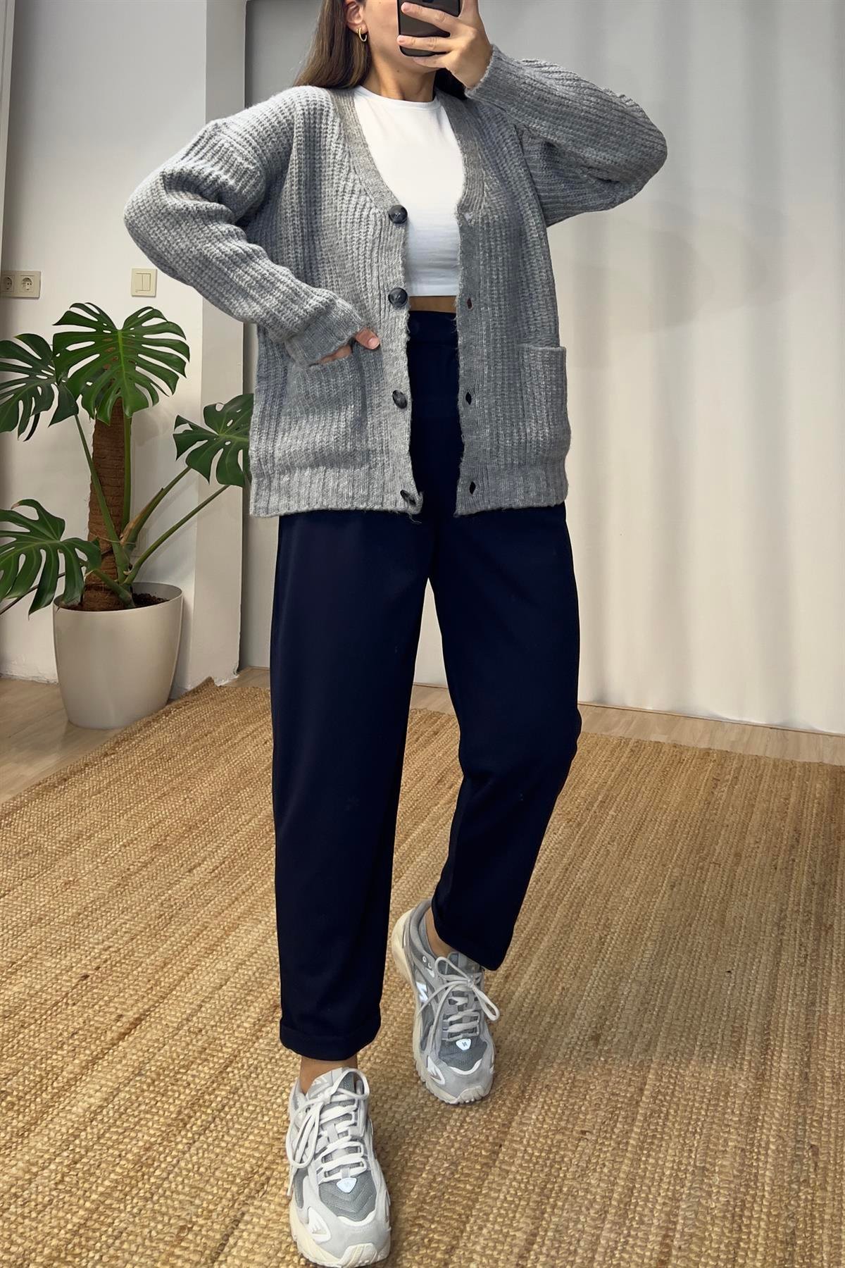 Gri Cepli Yumoş Hırka  uygun fiyatlarda www.butikhola.com adresinde