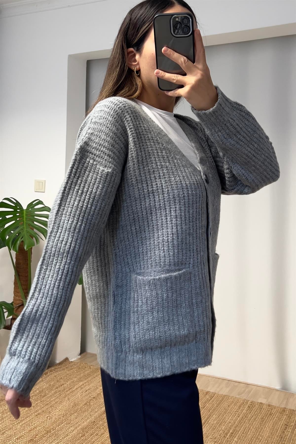Gri Cepli Yumoş Hırka  uygun fiyatlarda www.butikhola.com adresinde