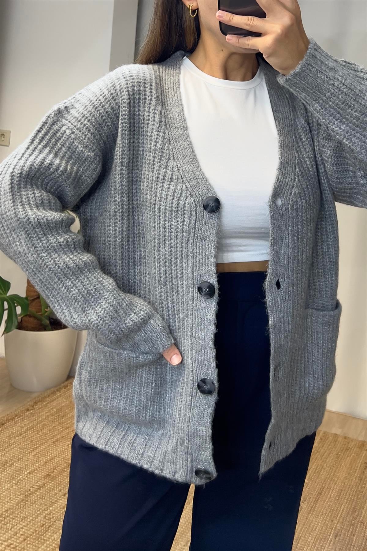 Gri Cepli Yumoş Hırka  uygun fiyatlarda www.butikhola.com adresinde