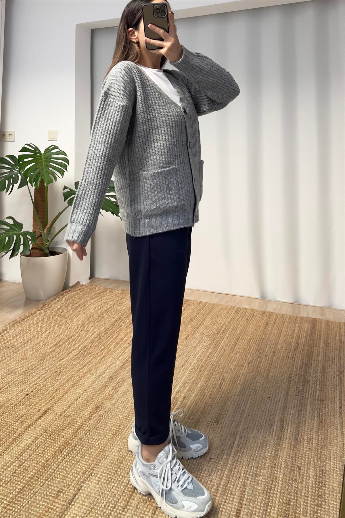 Gri Cepli Yumoş Hırka  uygun fiyatlarda www.butikhola.com adresinde