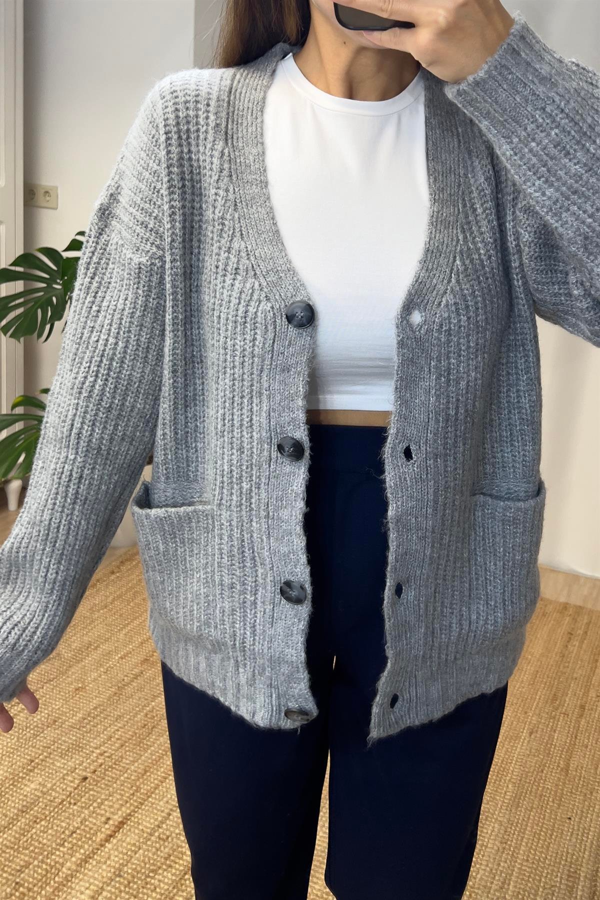 Gri Cepli Yumoş Hırka  uygun fiyatlarda www.butikhola.com adresinde