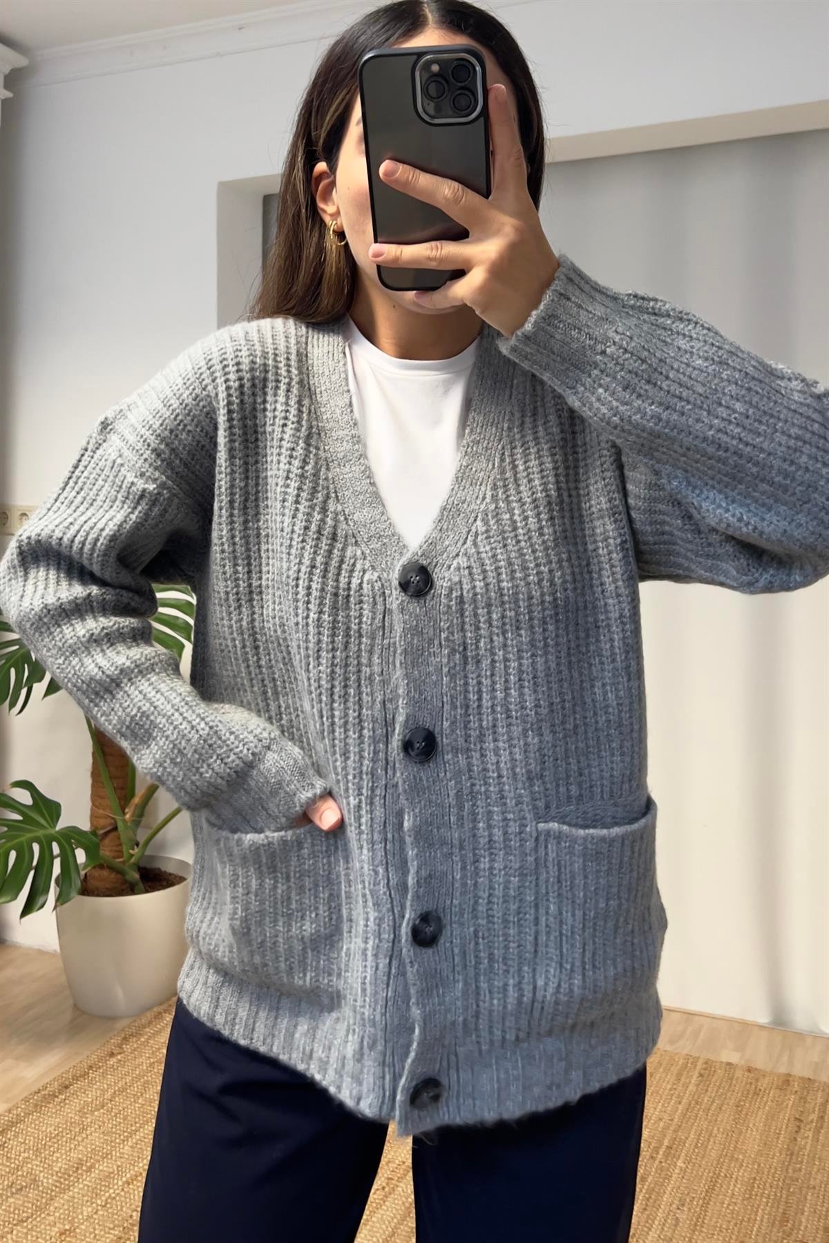 Gri Cepli Yumoş Hırka  uygun fiyatlarda www.butikhola.com adresinde