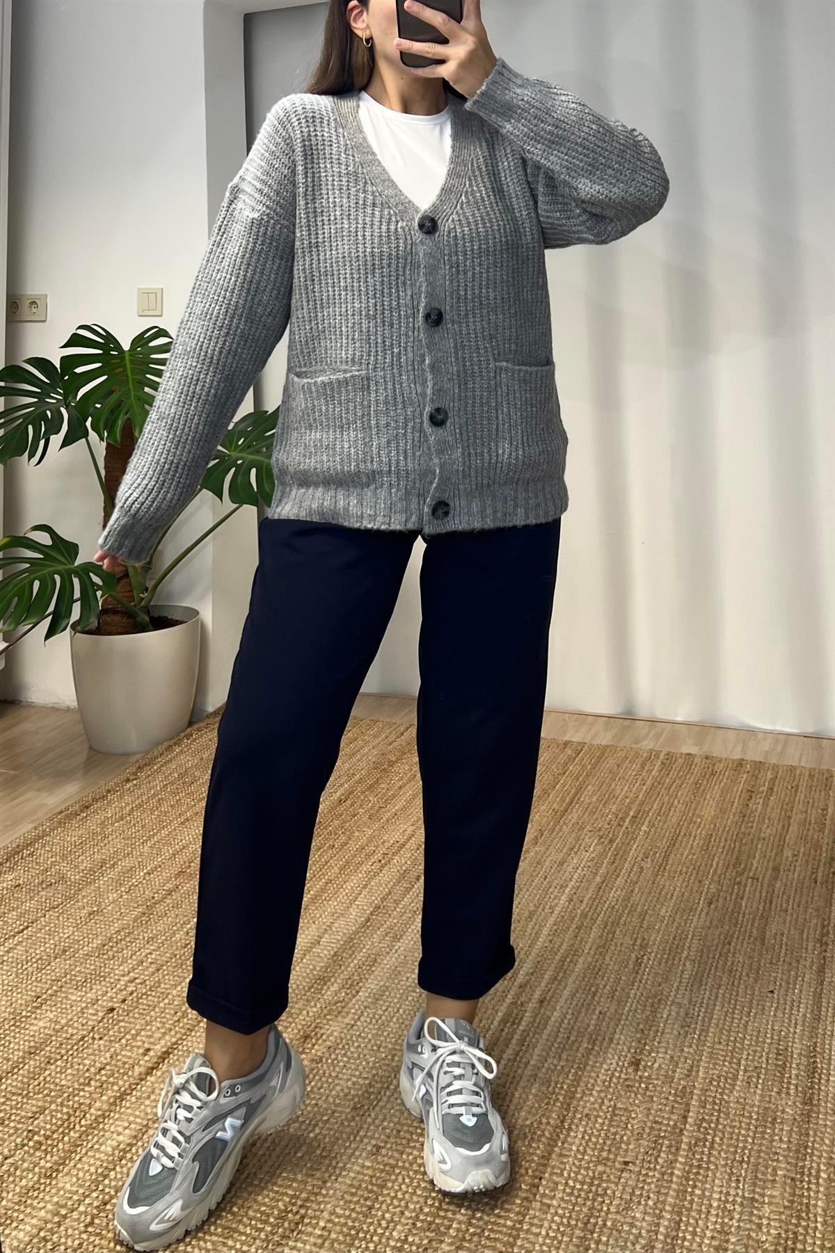 Gri Cepli Yumoş Hırka  uygun fiyatlarda www.butikhola.com adresinde