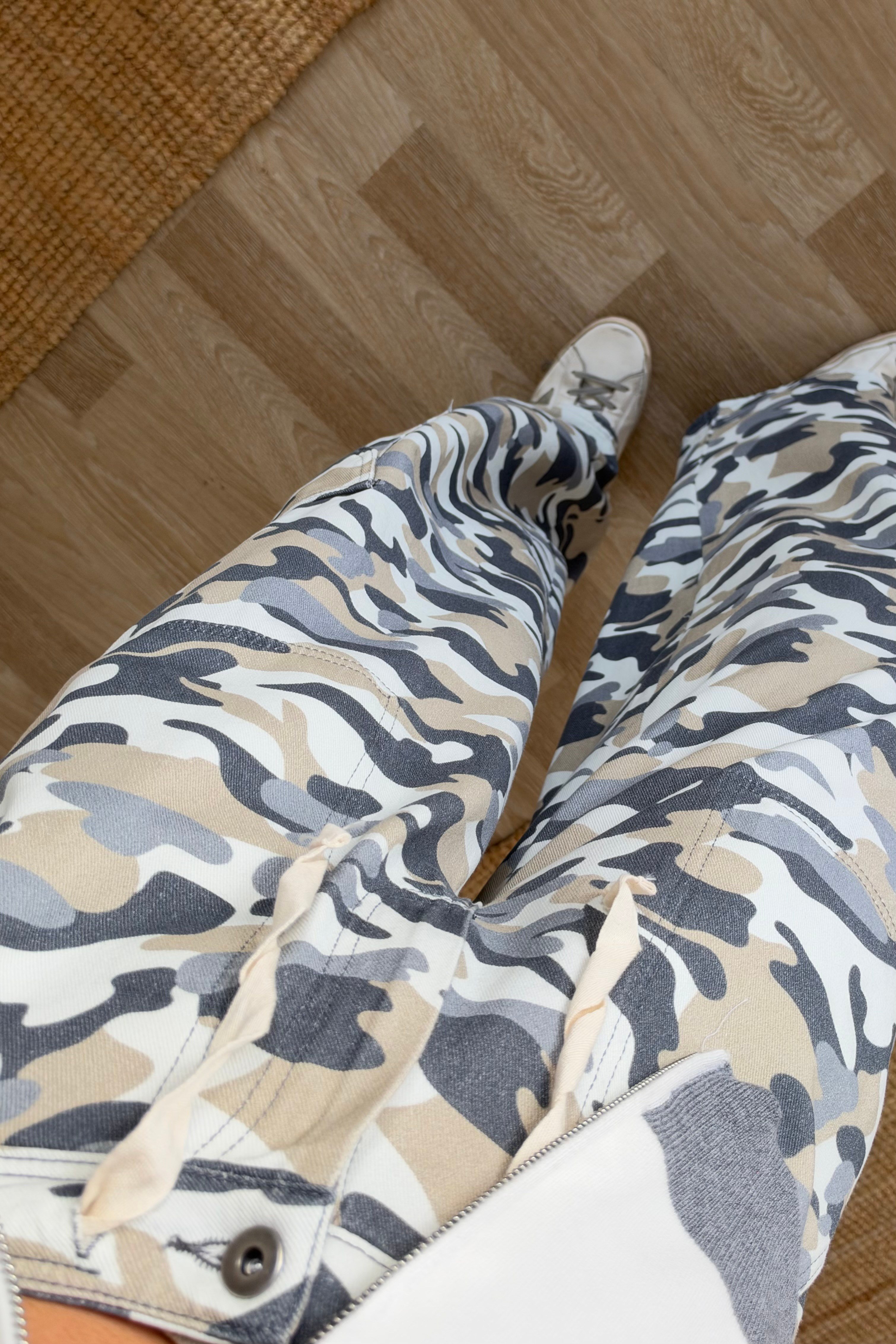 Gri Kamuflaj Desenli Kargo Cepli Pantolon uygun fiyatlarda www.butikhola.com adresinde