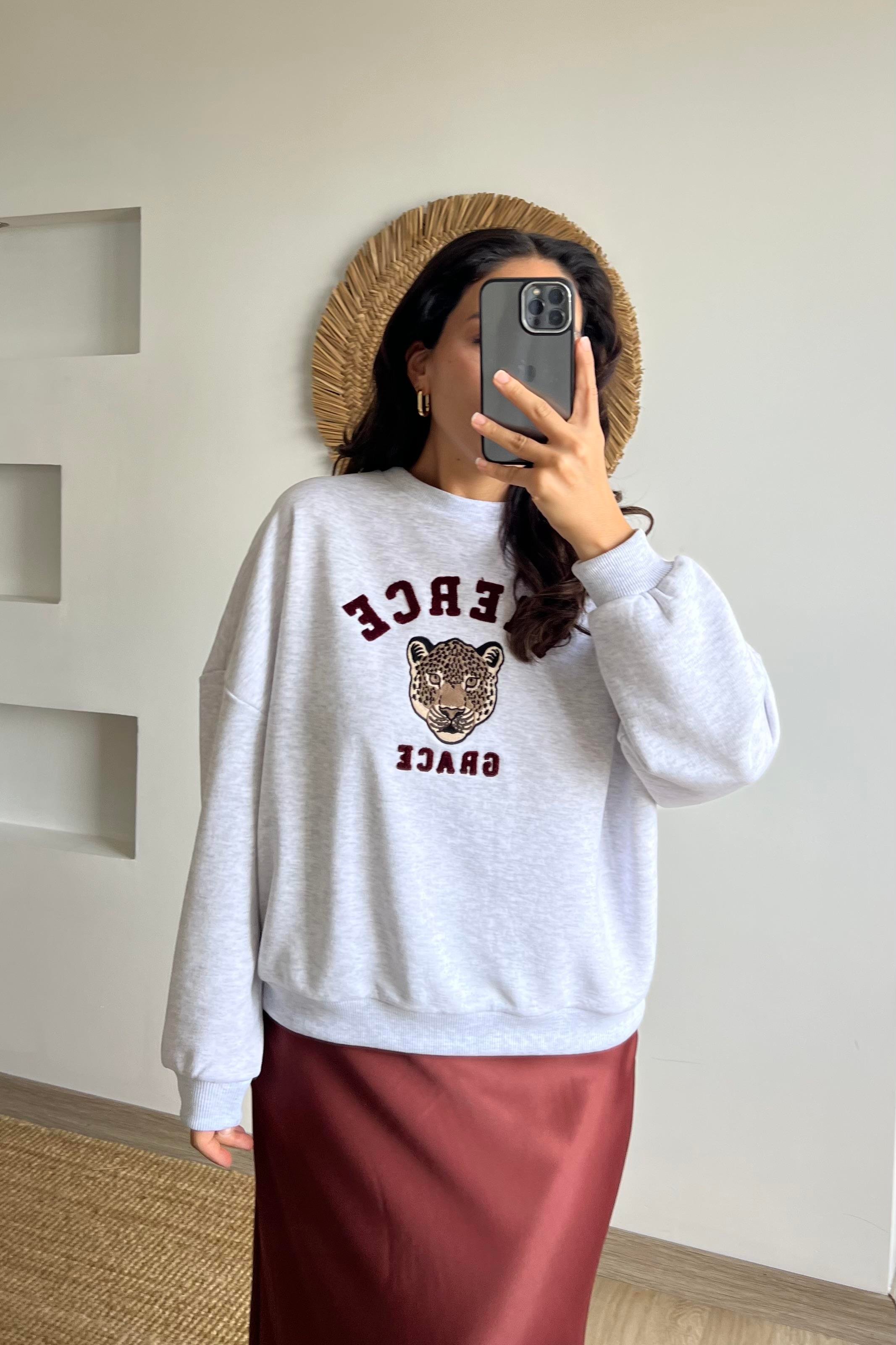 Gri Kaplan Nakışlı Sweatshirt uygun fiyatlarda www.butikhola.com adresinde