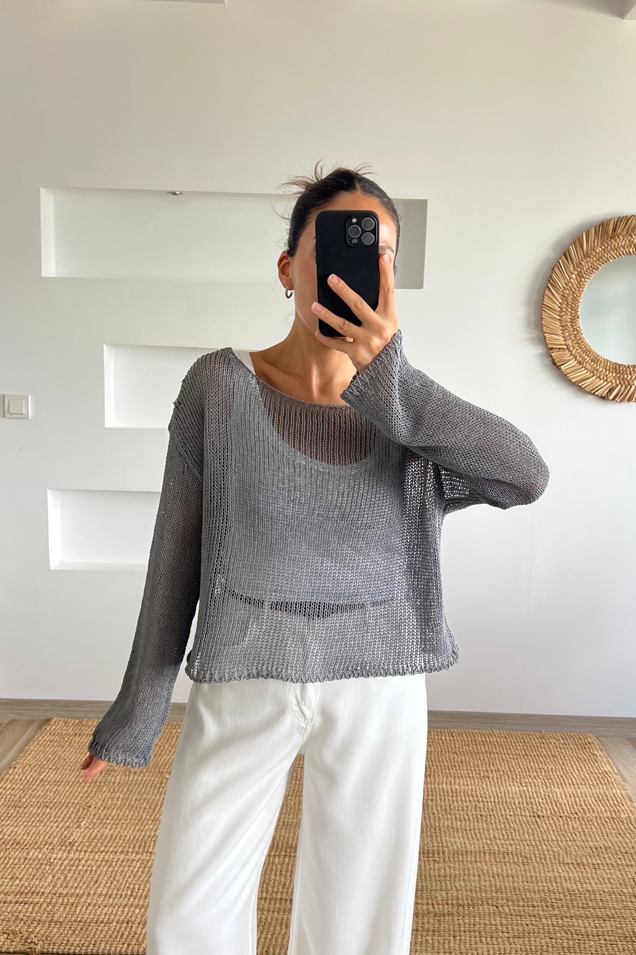 Gri Kayık Yaka Ajurlu Bluz uygun fiyatlarda www.butikhola.com adresinde