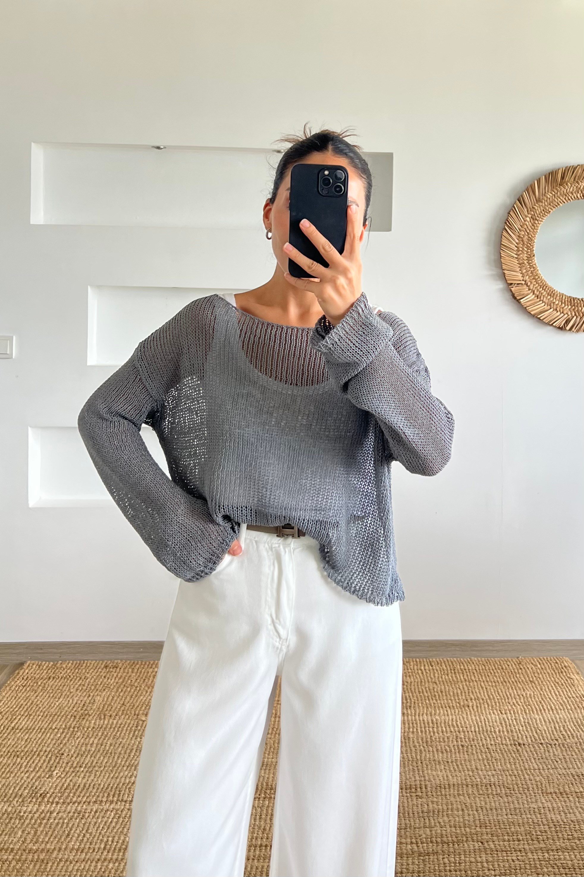 Gri Kayık Yaka Ajurlu Bluz uygun fiyatlarda www.butikhola.com adresinde