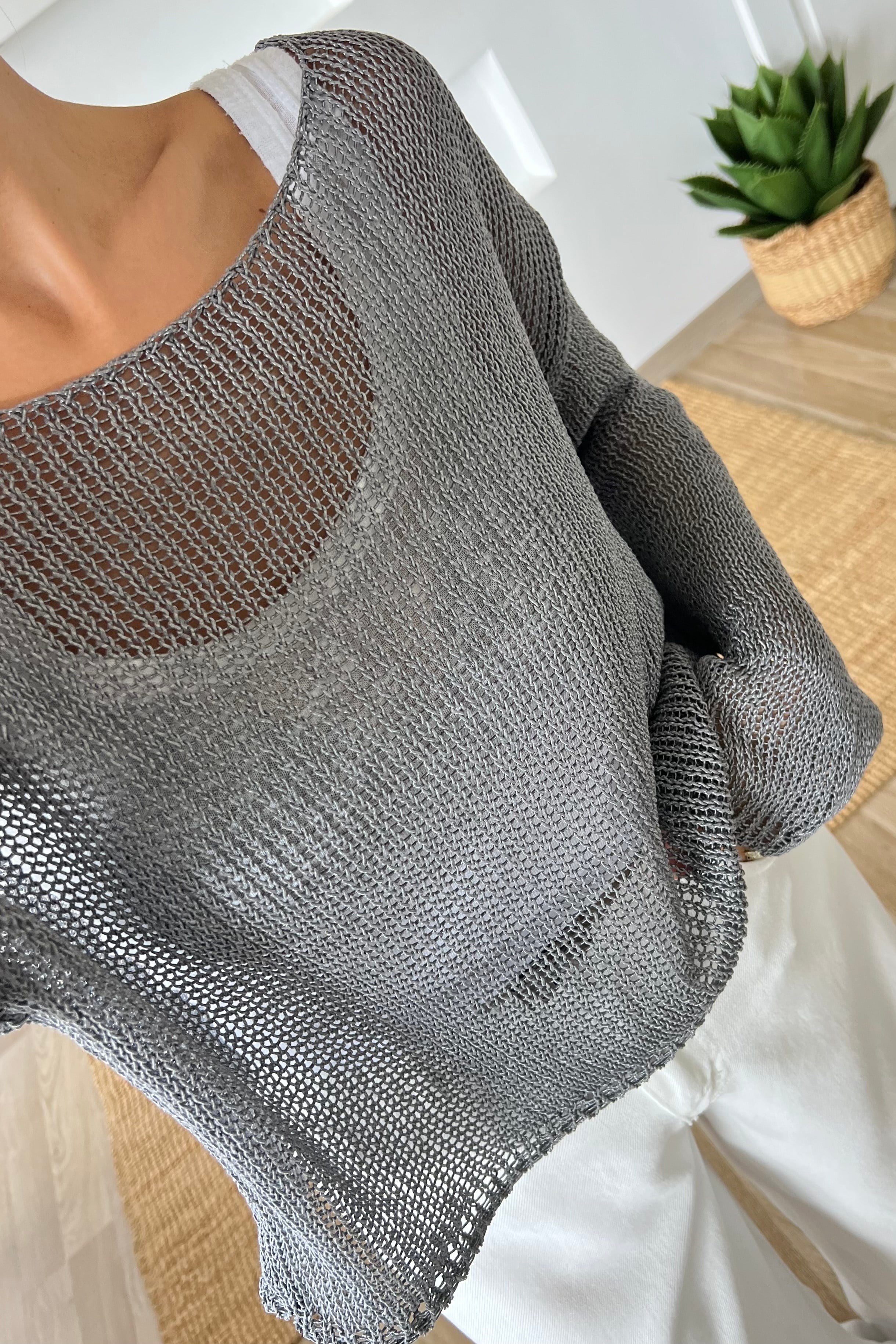 Gri Kayık Yaka Ajurlu Bluz uygun fiyatlarda www.butikhola.com adresinde