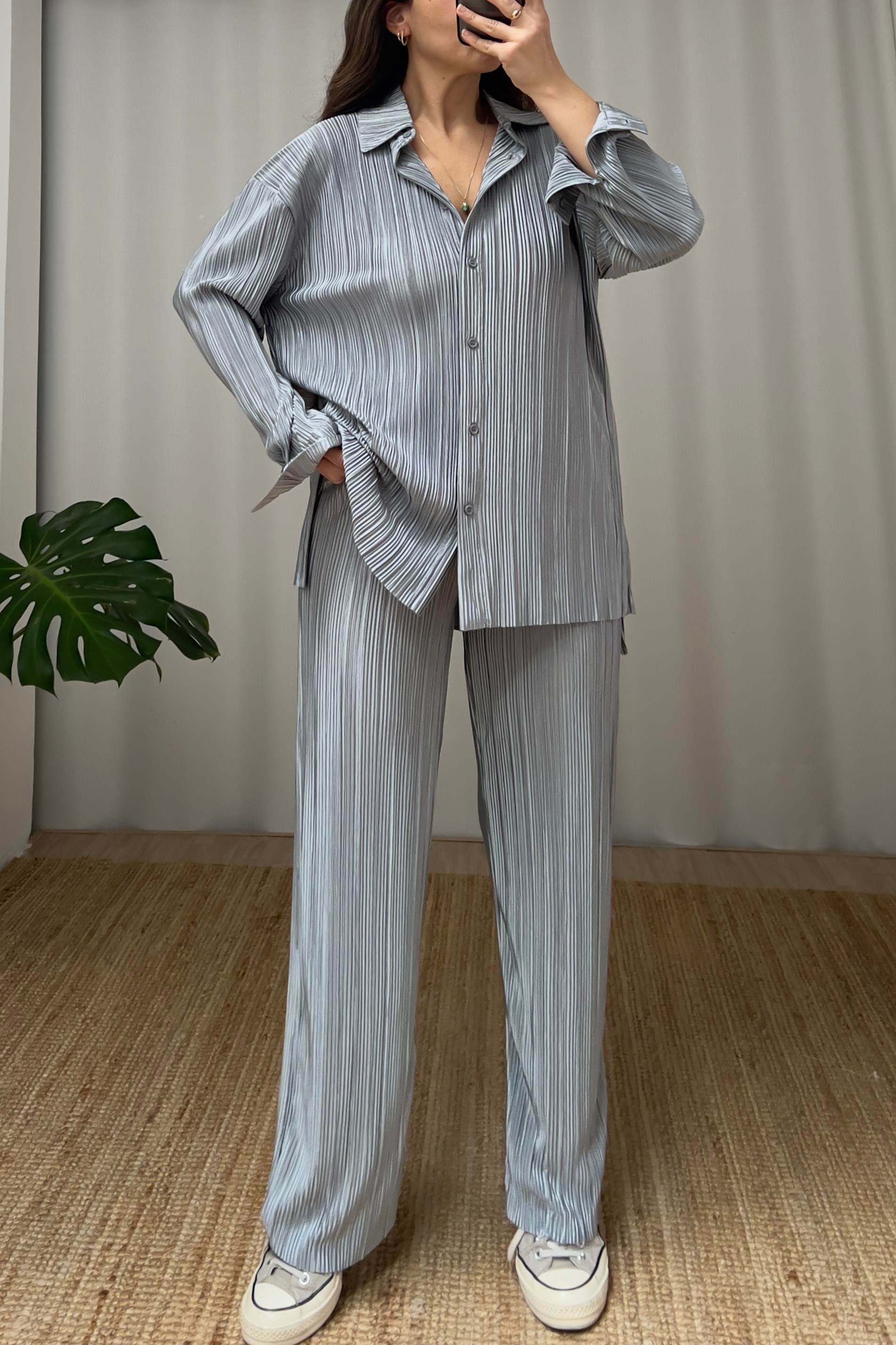 Gri Krinkıl Takım uygun fiyatlarda www.butikhola.com adresinde