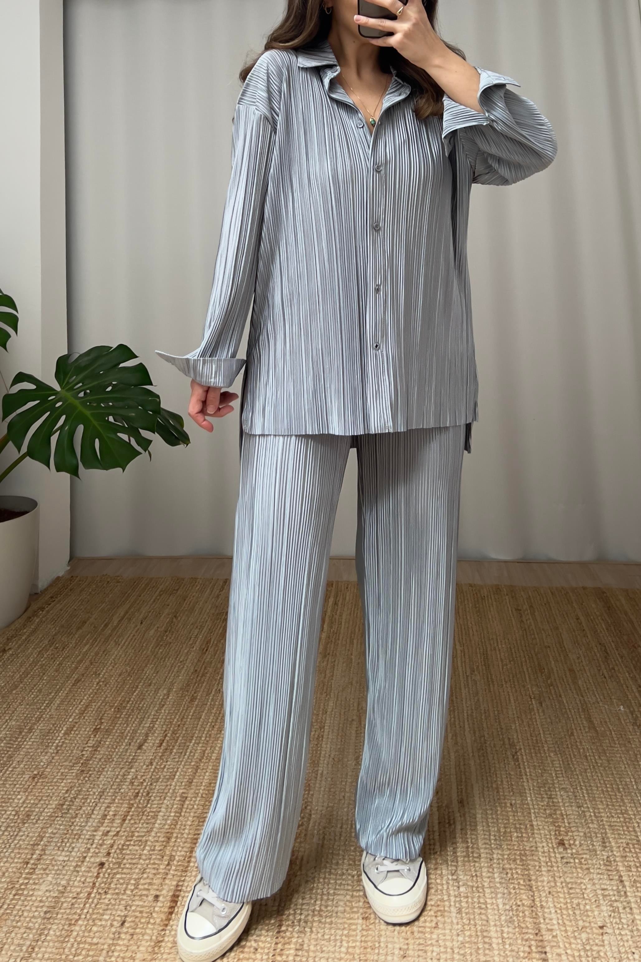 Gri Krinkıl Takım uygun fiyatlarda www.butikhola.com adresinde
