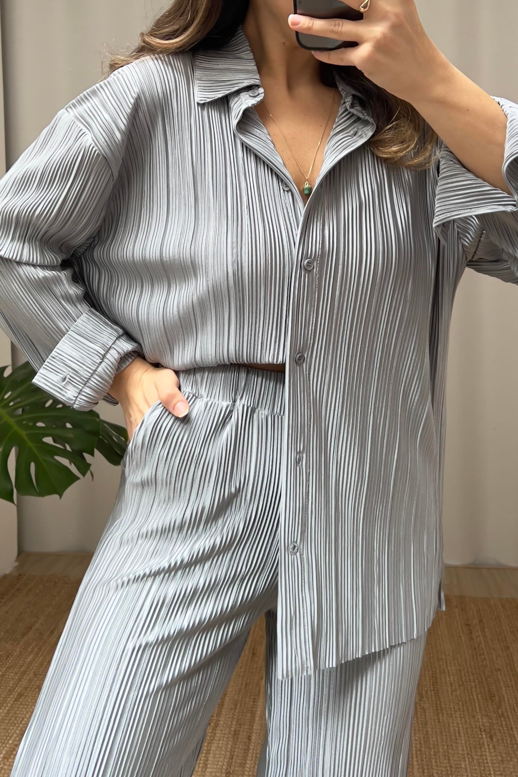 Gri Krinkıl Takım uygun fiyatlarda www.butikhola.com adresinde