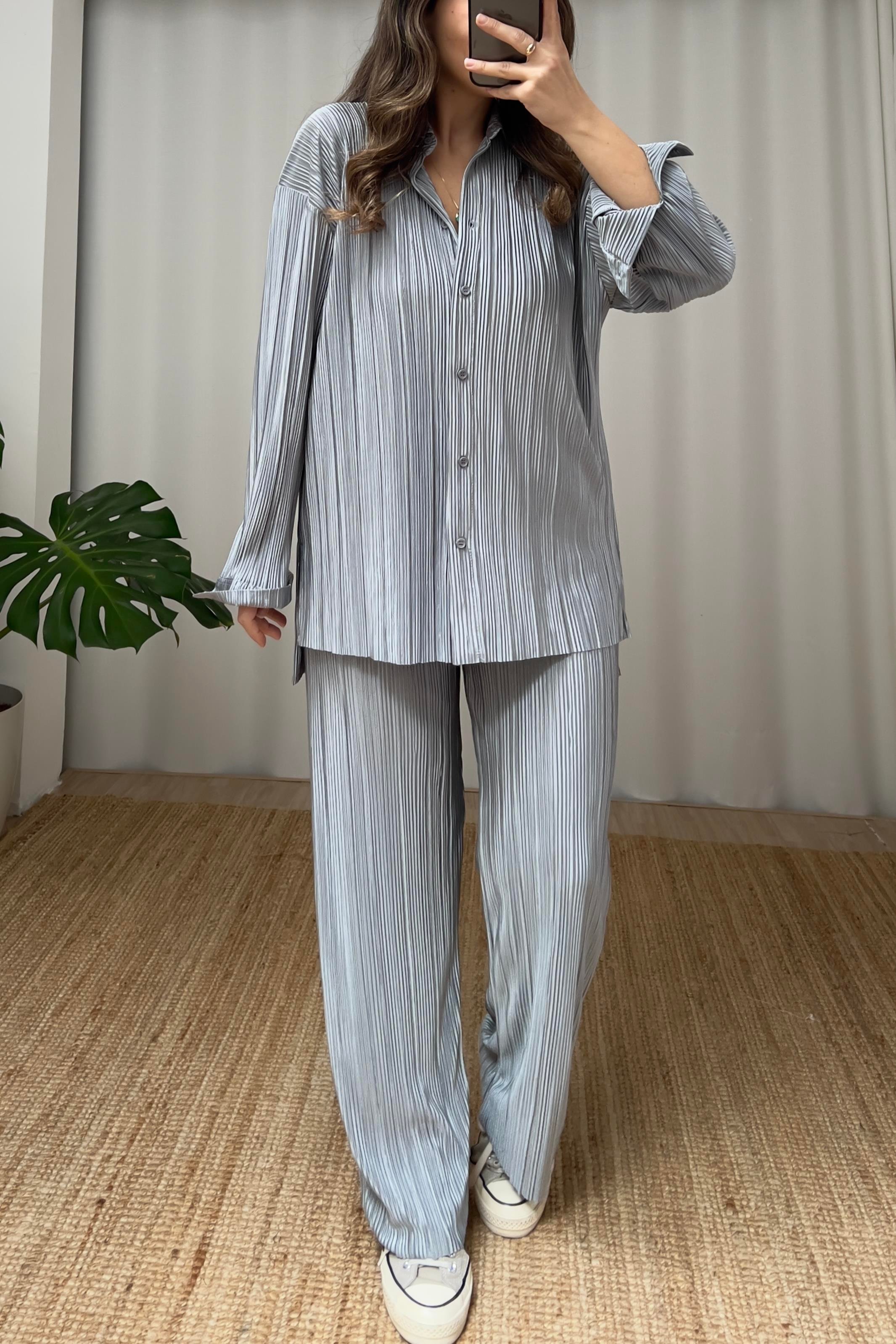 Gri Krinkıl Takım uygun fiyatlarda www.butikhola.com adresinde