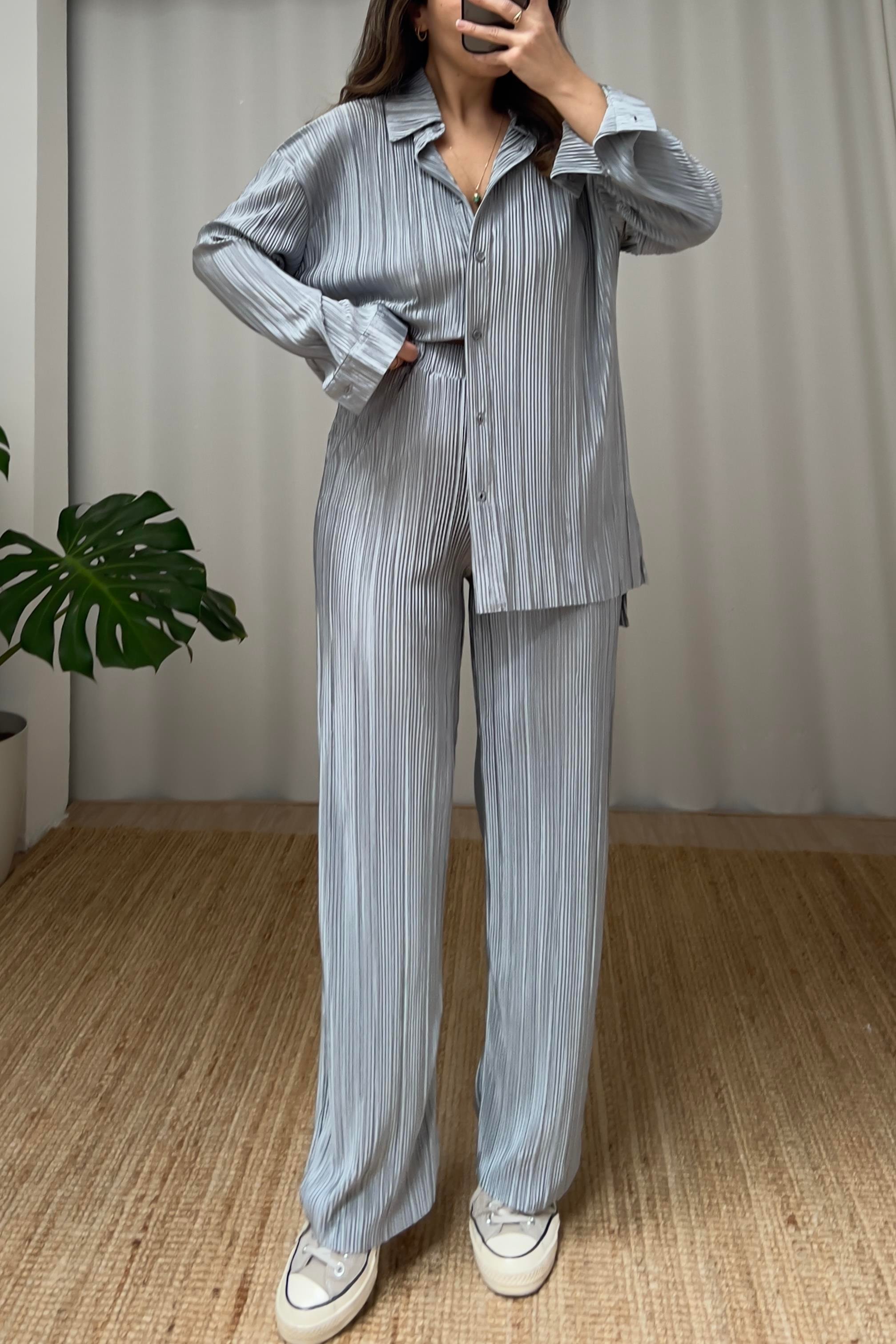 Gri Krinkıl Takım uygun fiyatlarda www.butikhola.com adresinde