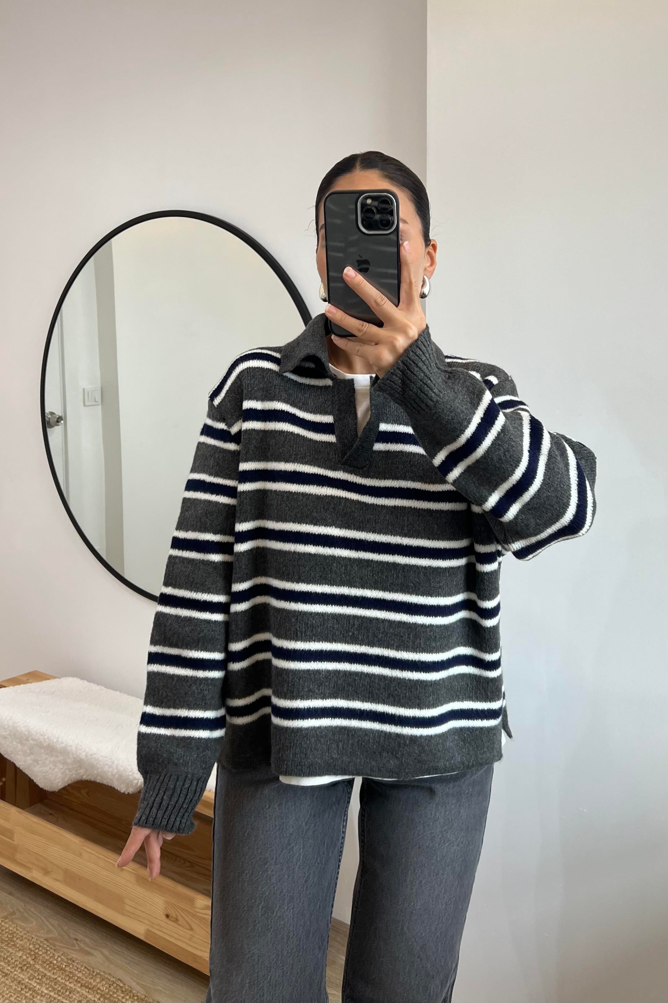 Gri Lacivert Çizgili Polo Yaka Kazak uygun fiyatlarda www.butikhola.com adresinde
