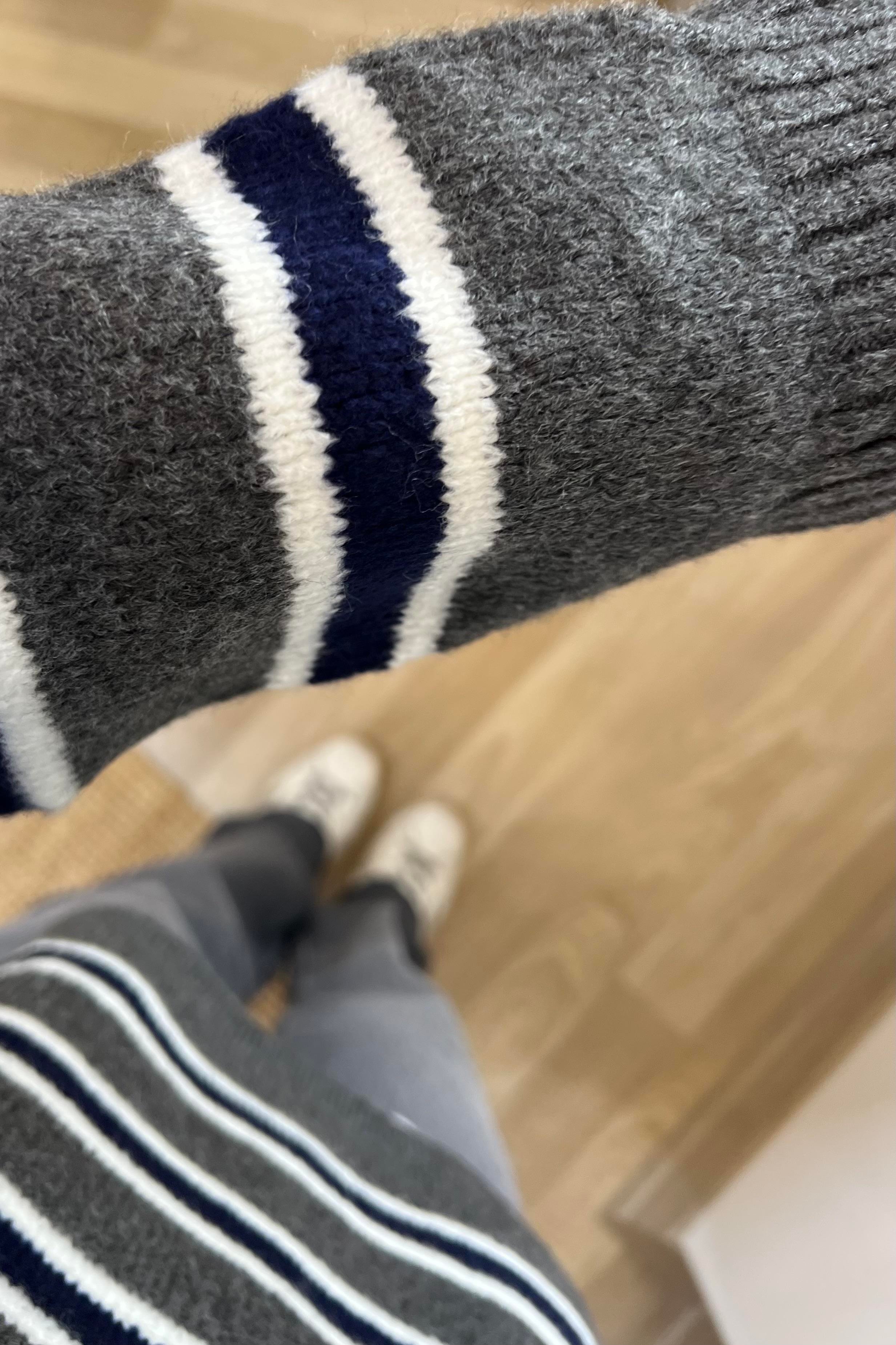 Gri Lacivert Çizgili Polo Yaka Kazak uygun fiyatlarda www.butikhola.com adresinde