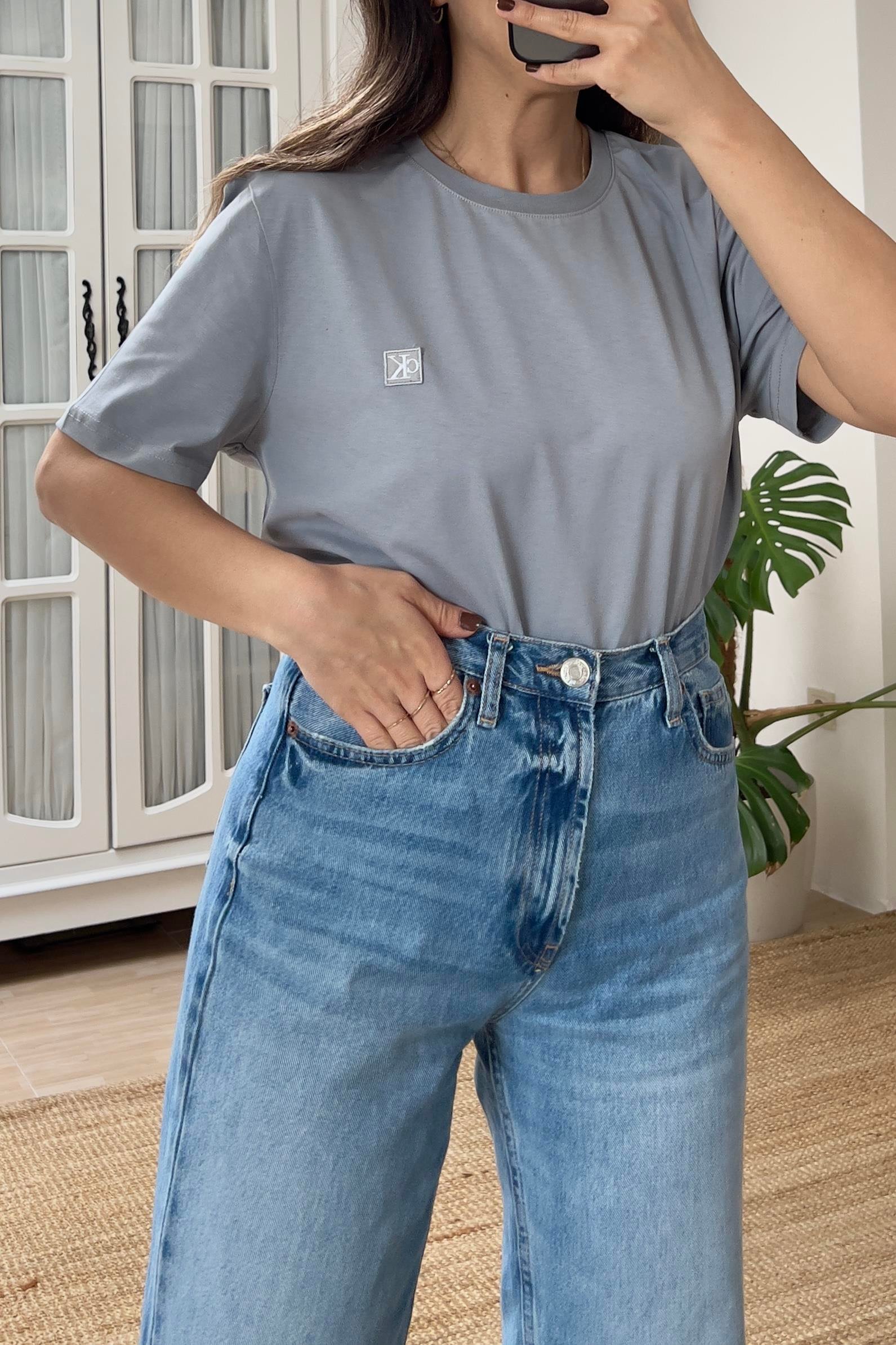 Gri Mini Logolu Oversize Tshirt uygun fiyatlarda www.butikhola.com adresinde