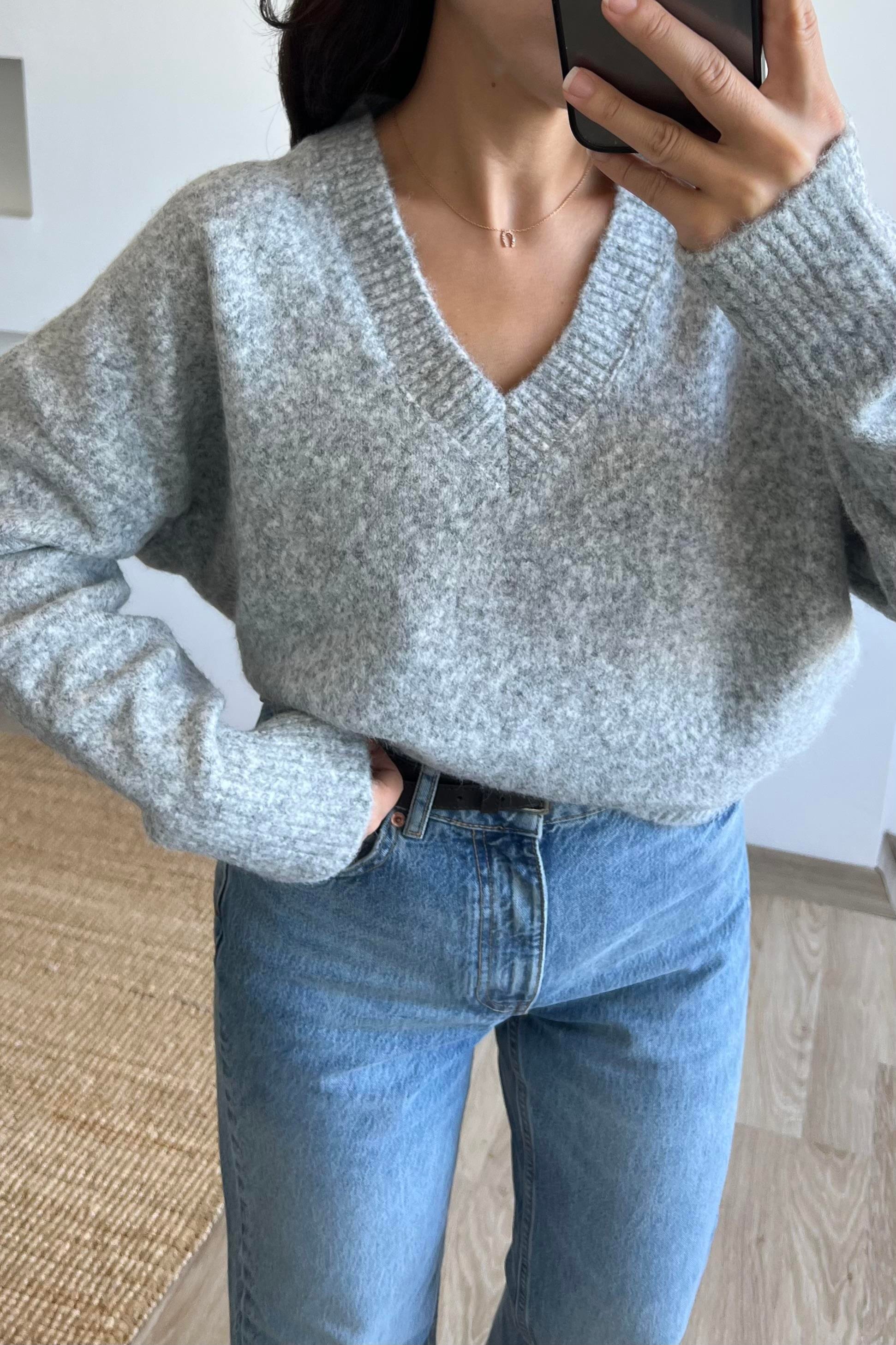 Gri V Yaka Soft Triko Kazak uygun fiyatlarda www.butikhola.com adresinde
