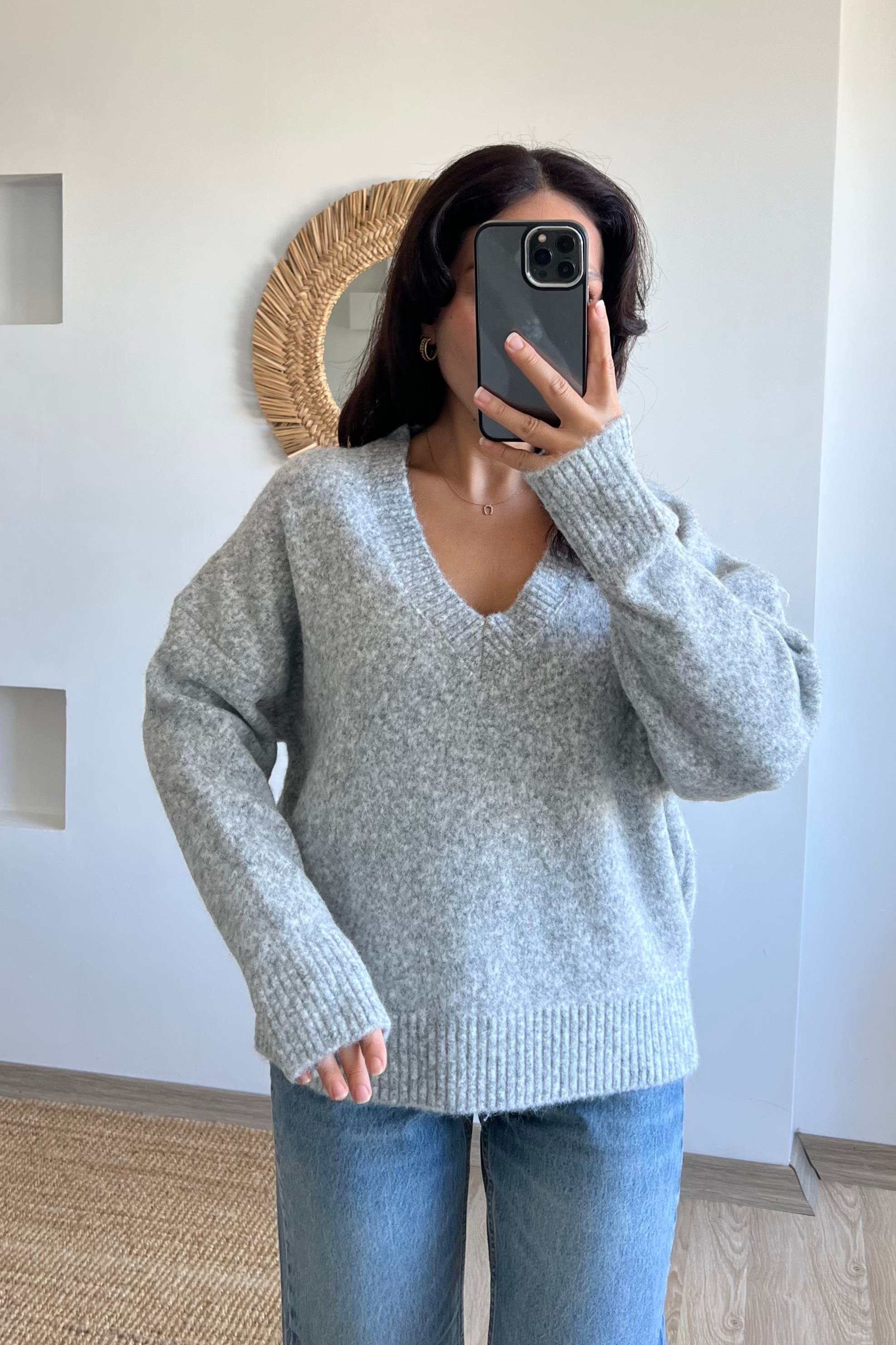 Gri V Yaka Soft Triko Kazak uygun fiyatlarda www.butikhola.com adresinde