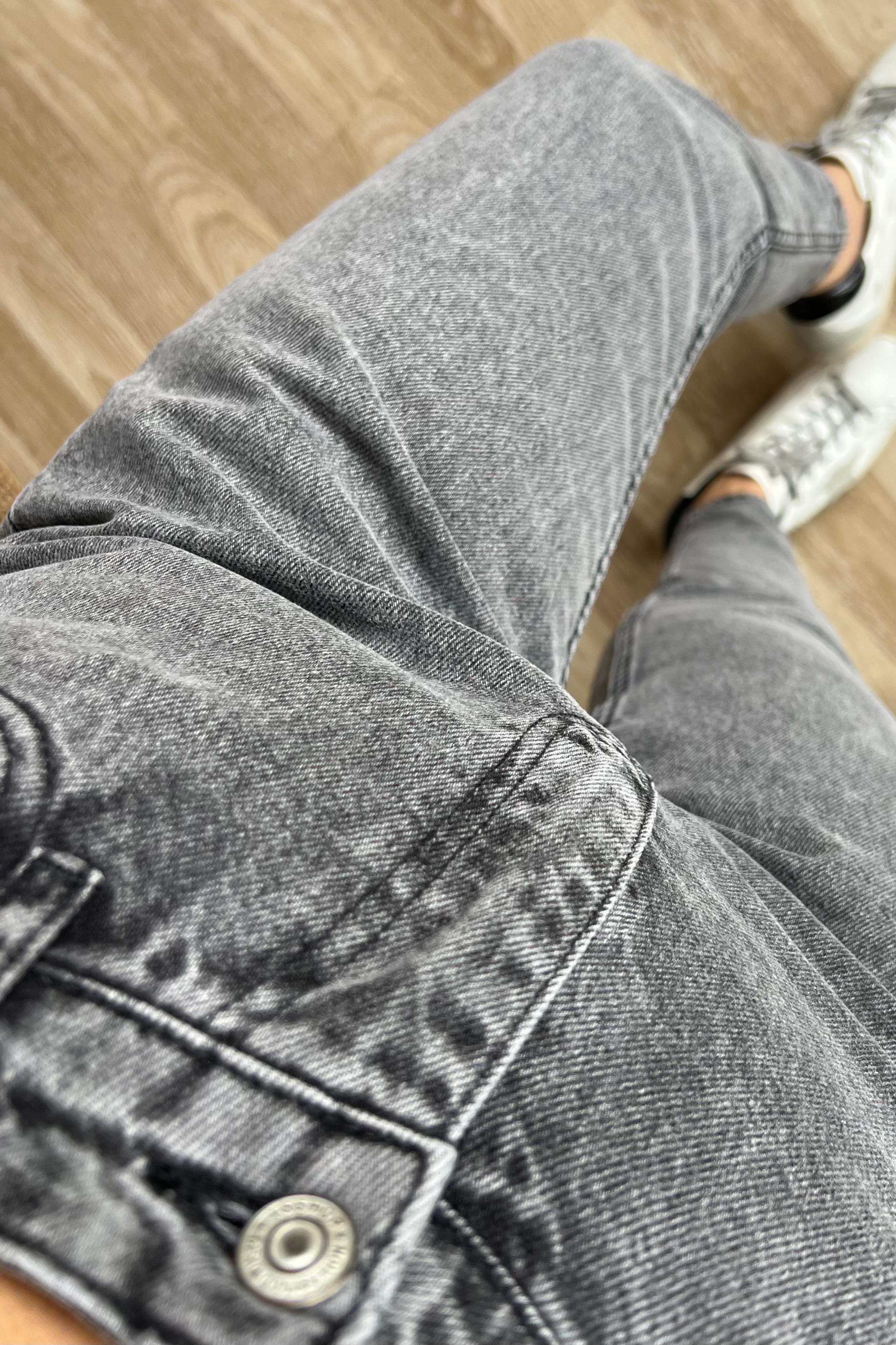 Gri Yıkamalı Mom Fit Jean  uygun fiyatlarda www.butikhola.com adresinde