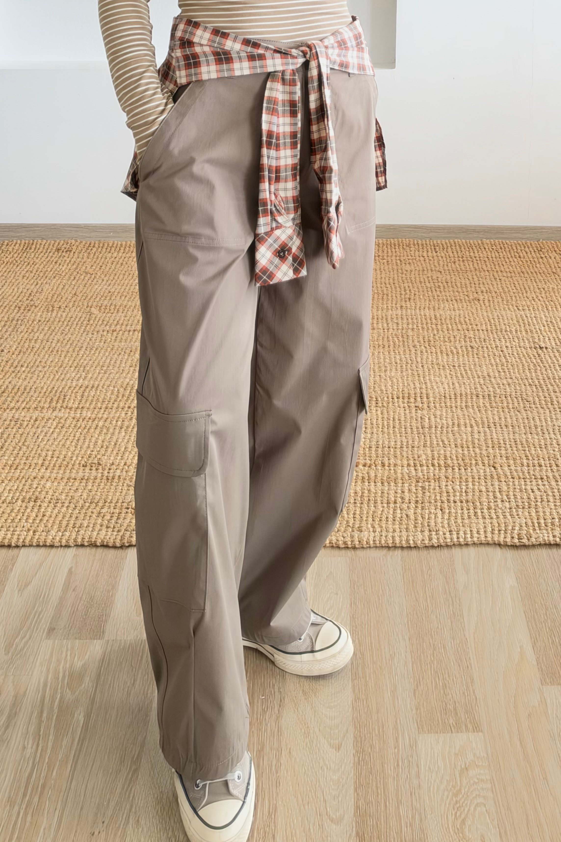 Haki Çıkarılabilir Gömlek Detaylı Kargo Pantolon uygun fiyatlarda www.butikhola.com adresinde