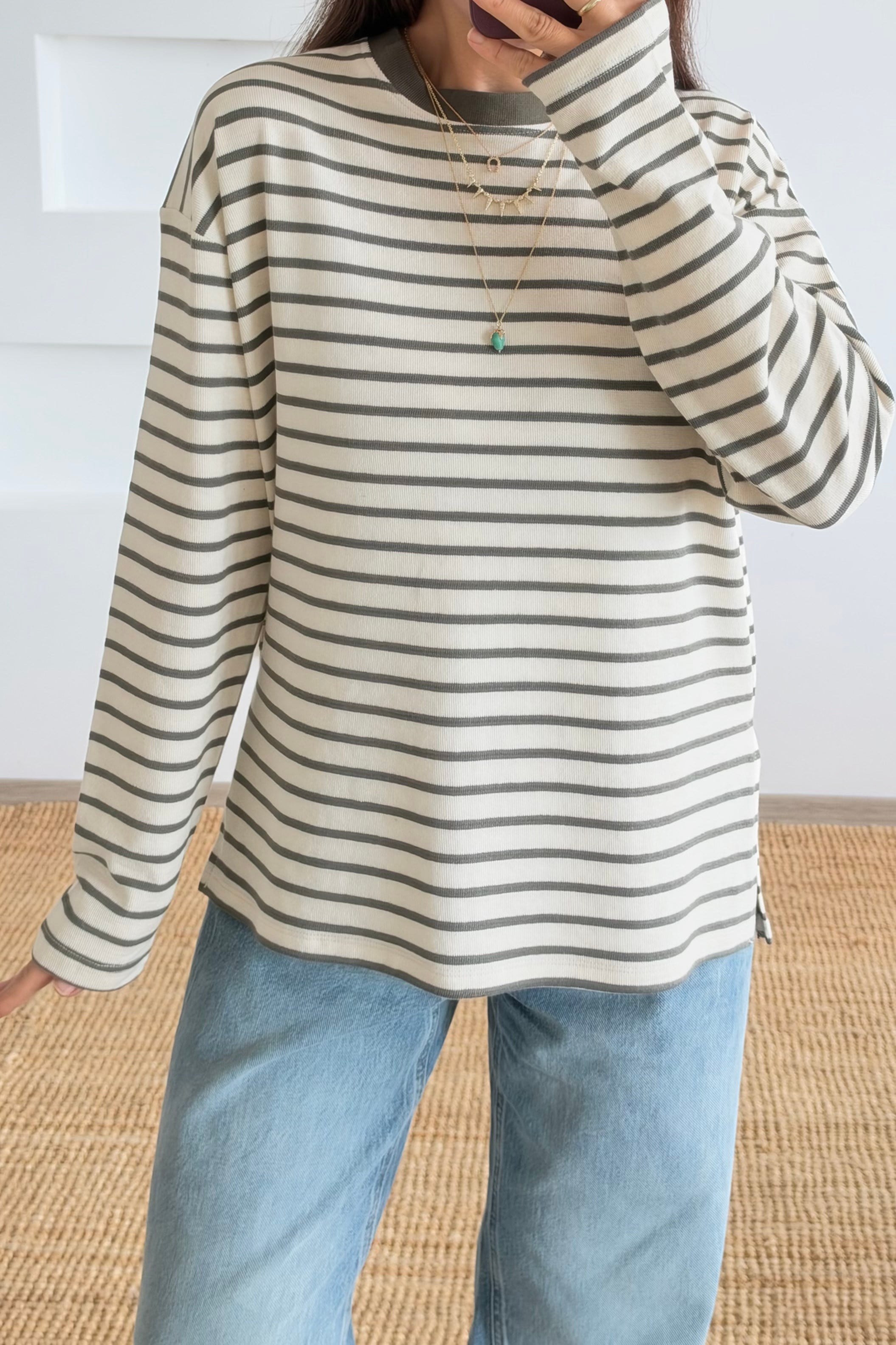 Haki Çizgili Yanı Yırtmaçlı Sweatshirt uygun fiyatlarda www.butikhola.com adresinde