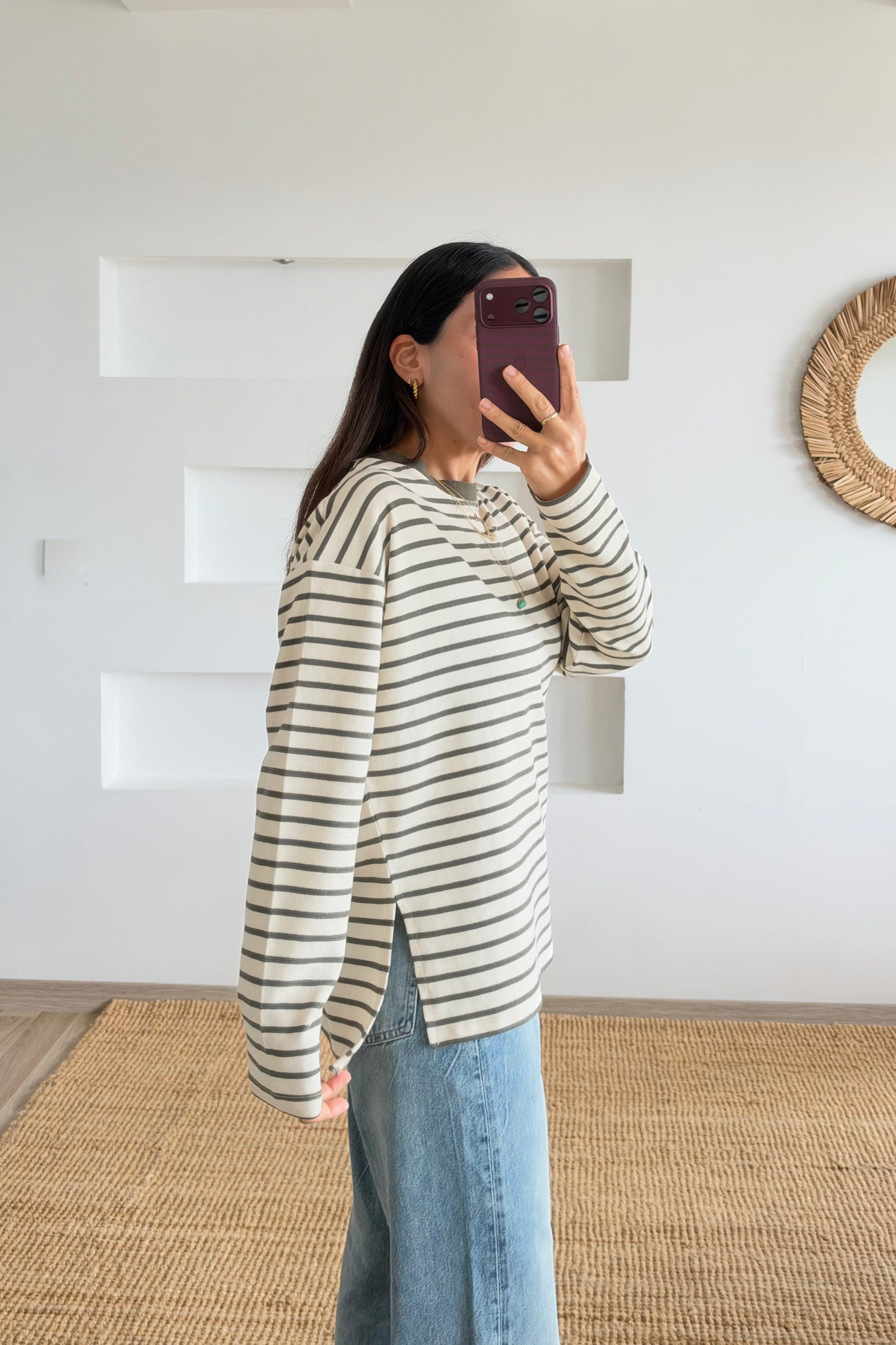 Haki Çizgili Yanı Yırtmaçlı Sweatshirt uygun fiyatlarda www.butikhola.com adresinde