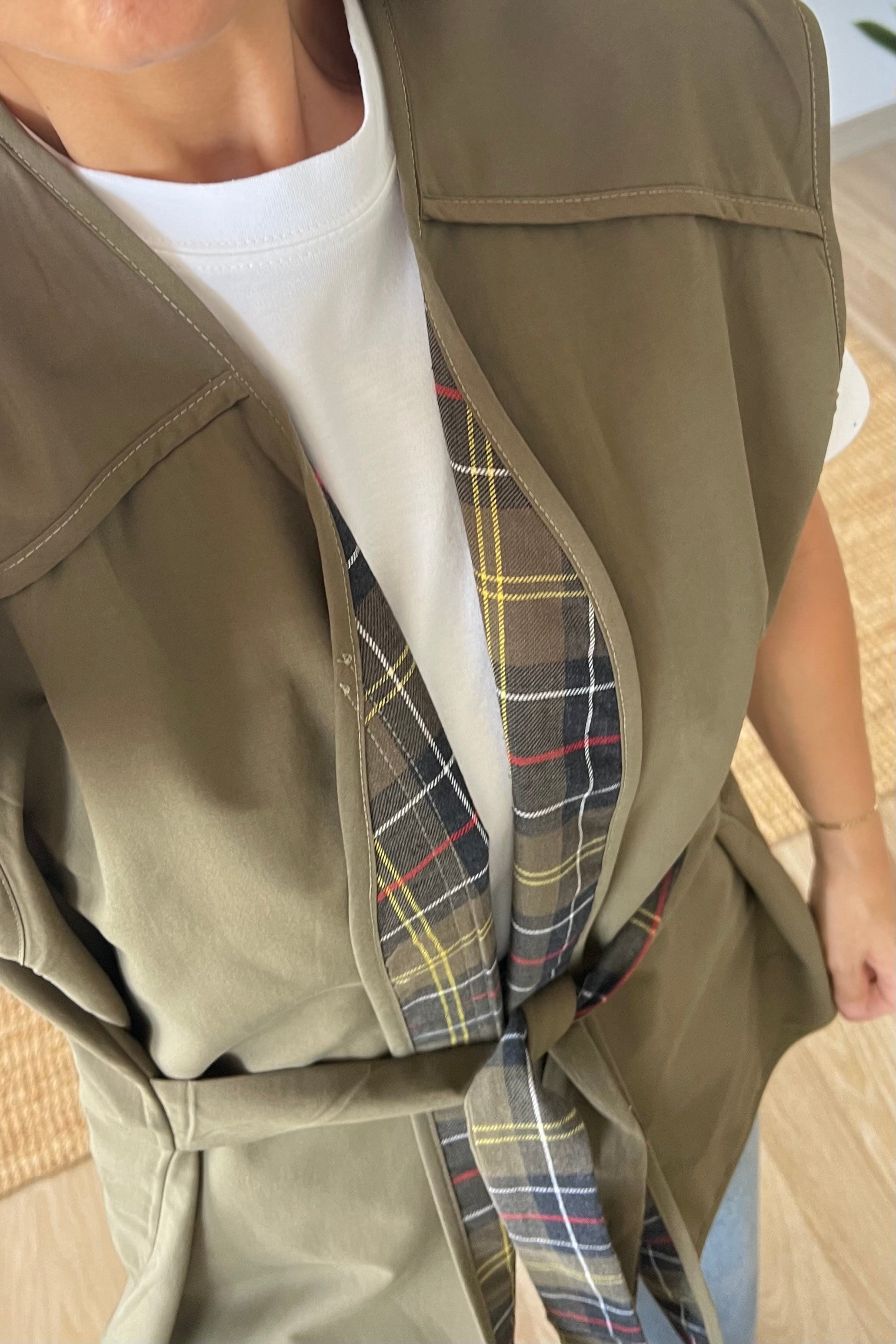 Haki İçi Ekoseli Trenç Yelek uygun fiyatlarda www.butikhola.com adresinde