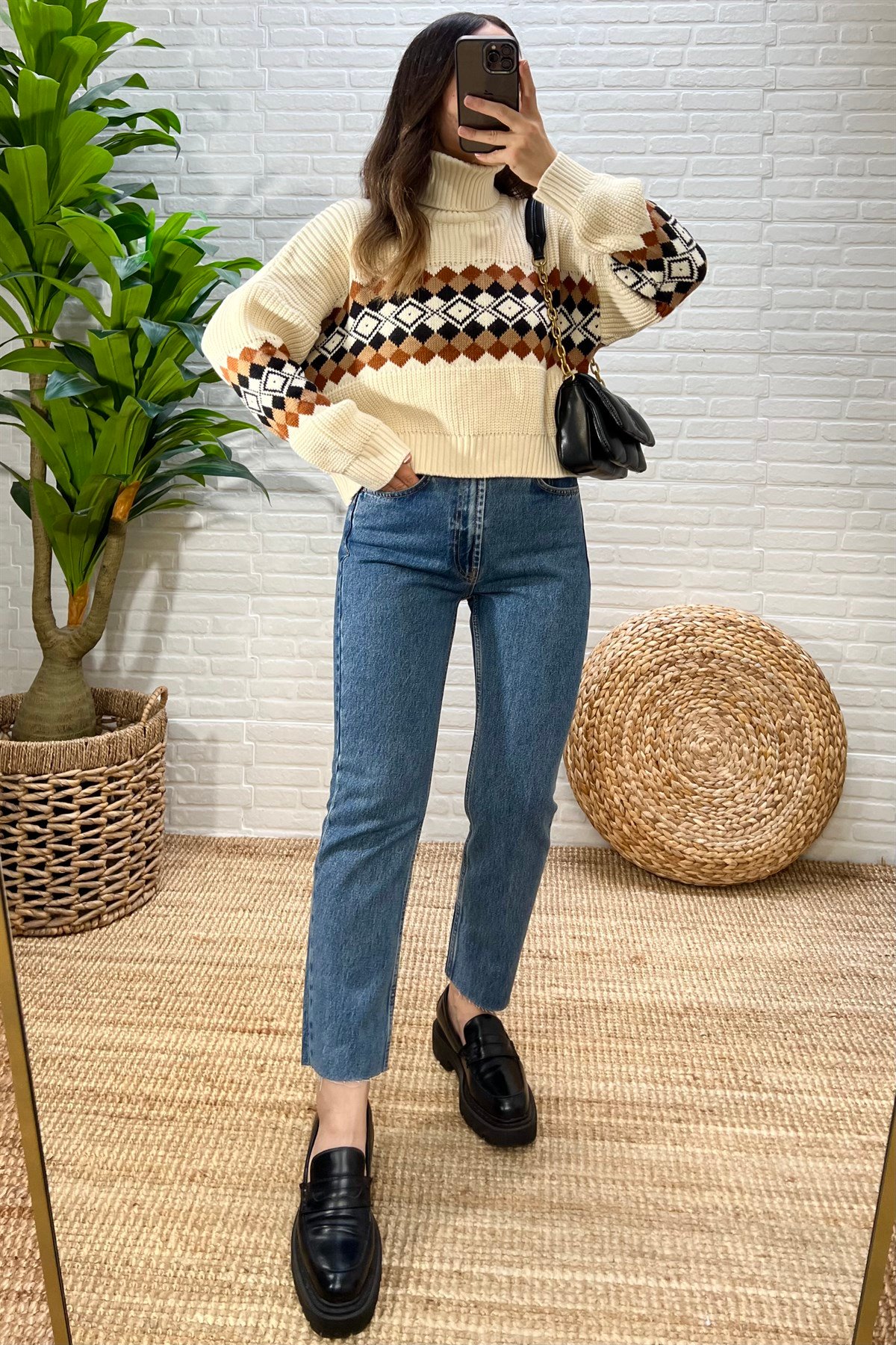 İndigo Yüksel Bel Kesik Paça Boyfit Jean  uygun fiyatlarda www.butikhola.com adresinde