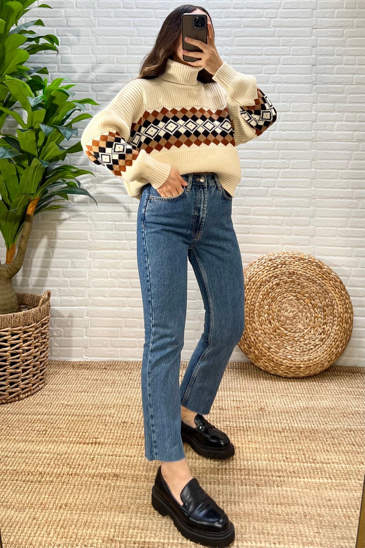 İndigo Yüksel Bel Kesik Paça Boyfit Jean  uygun fiyatlarda www.butikhola.com adresinde