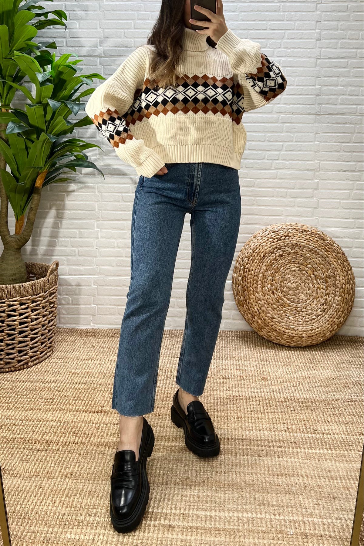 İndigo Yüksel Bel Kesik Paça Boyfit Jean  uygun fiyatlarda www.butikhola.com adresinde
