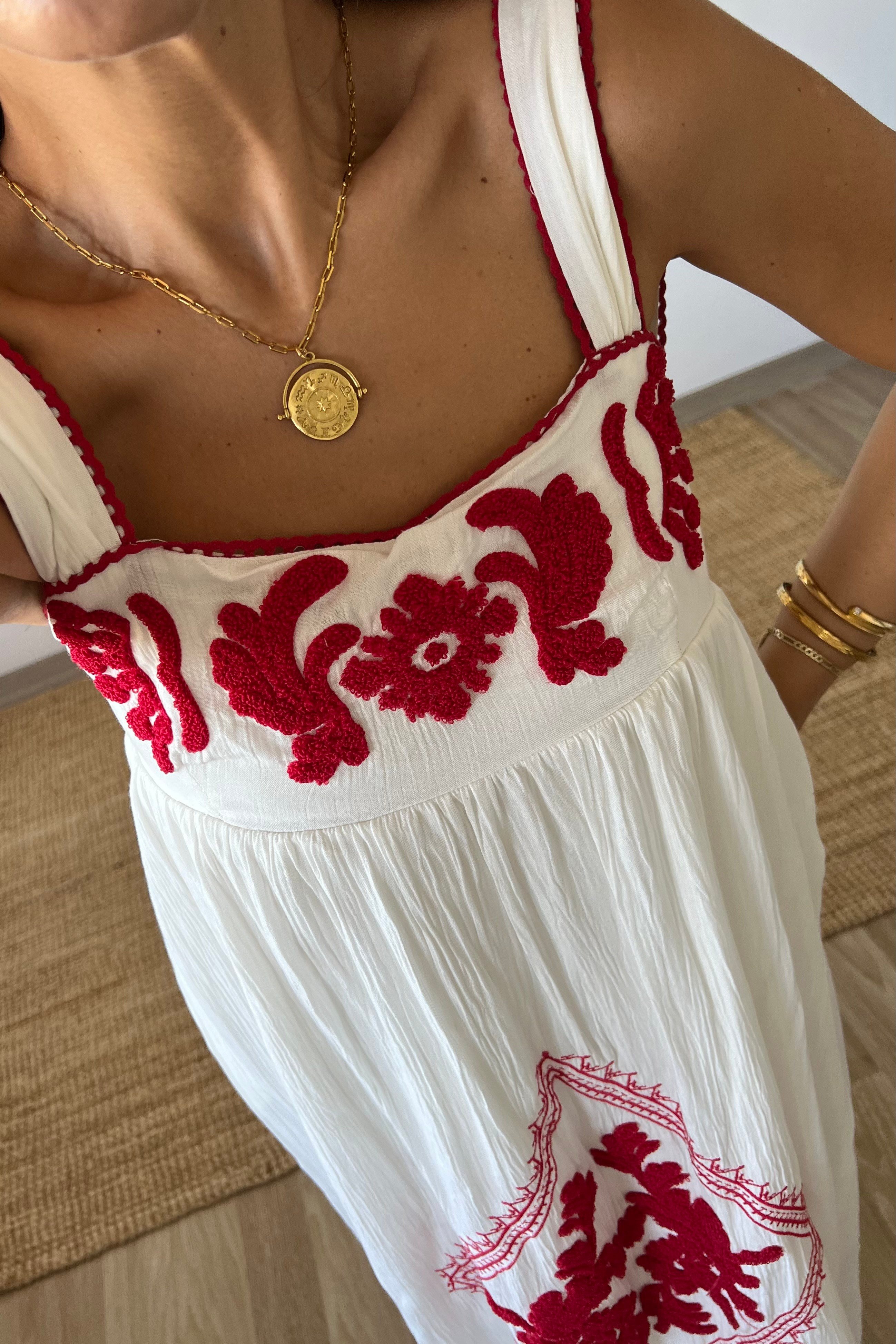 İşlemeli Dokulu Ayarlanabilir Askılı Elbise uygun fiyatlarda www.butikhola.com adresinde
