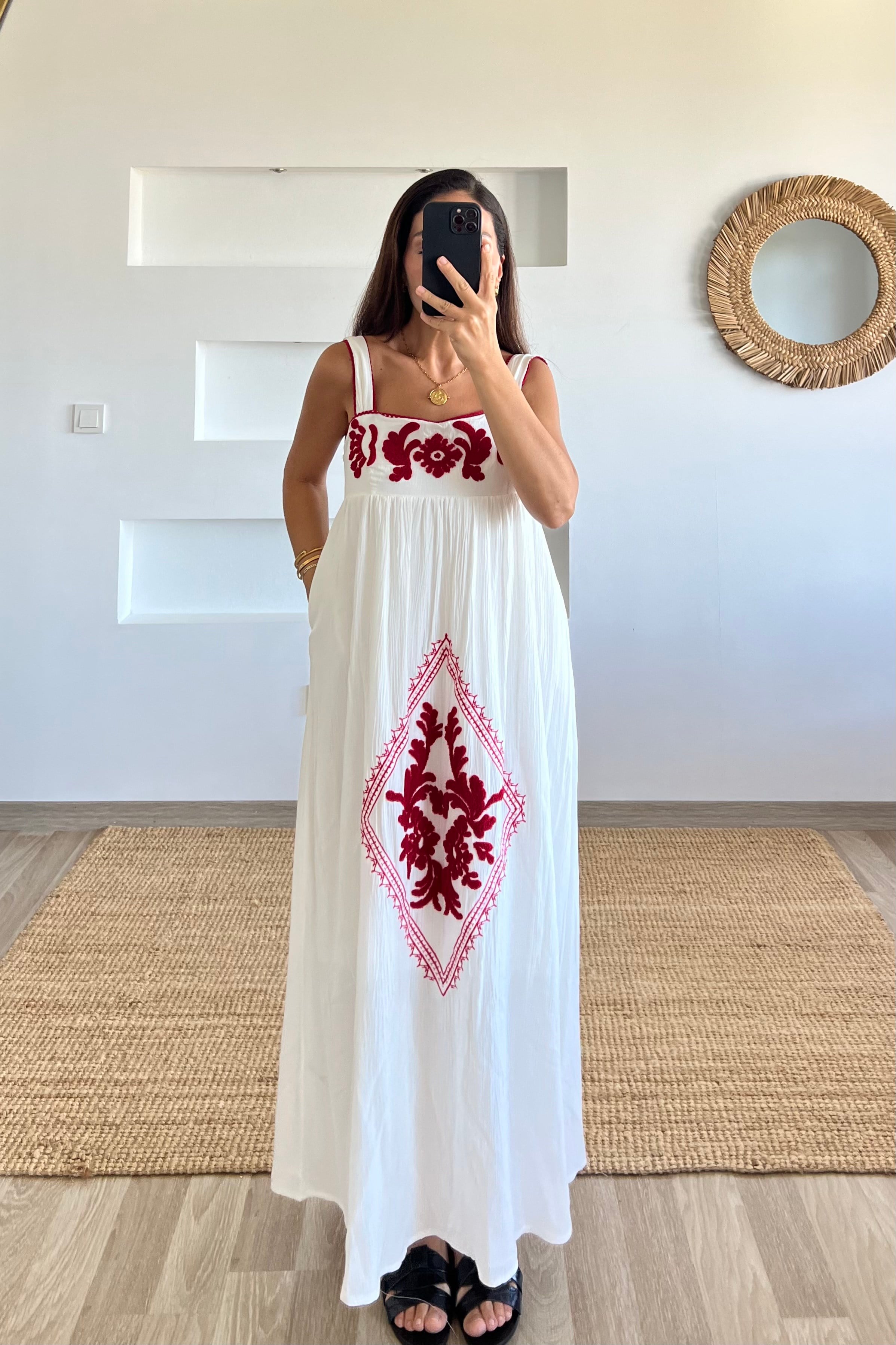 İşlemeli Dokulu Ayarlanabilir Askılı Elbise uygun fiyatlarda www.butikhola.com adresinde