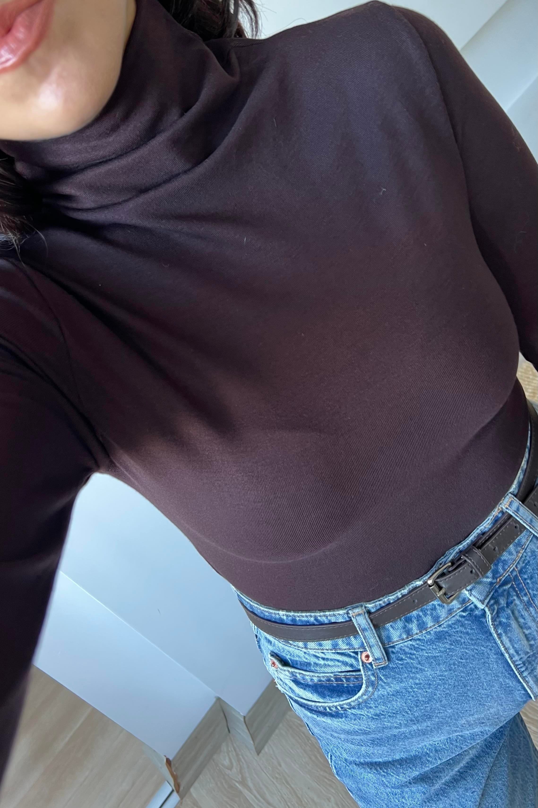 Kahve Boğazlı Yumuşak Dokulu Bluz  uygun fiyatlarda www.butikhola.com adresinde