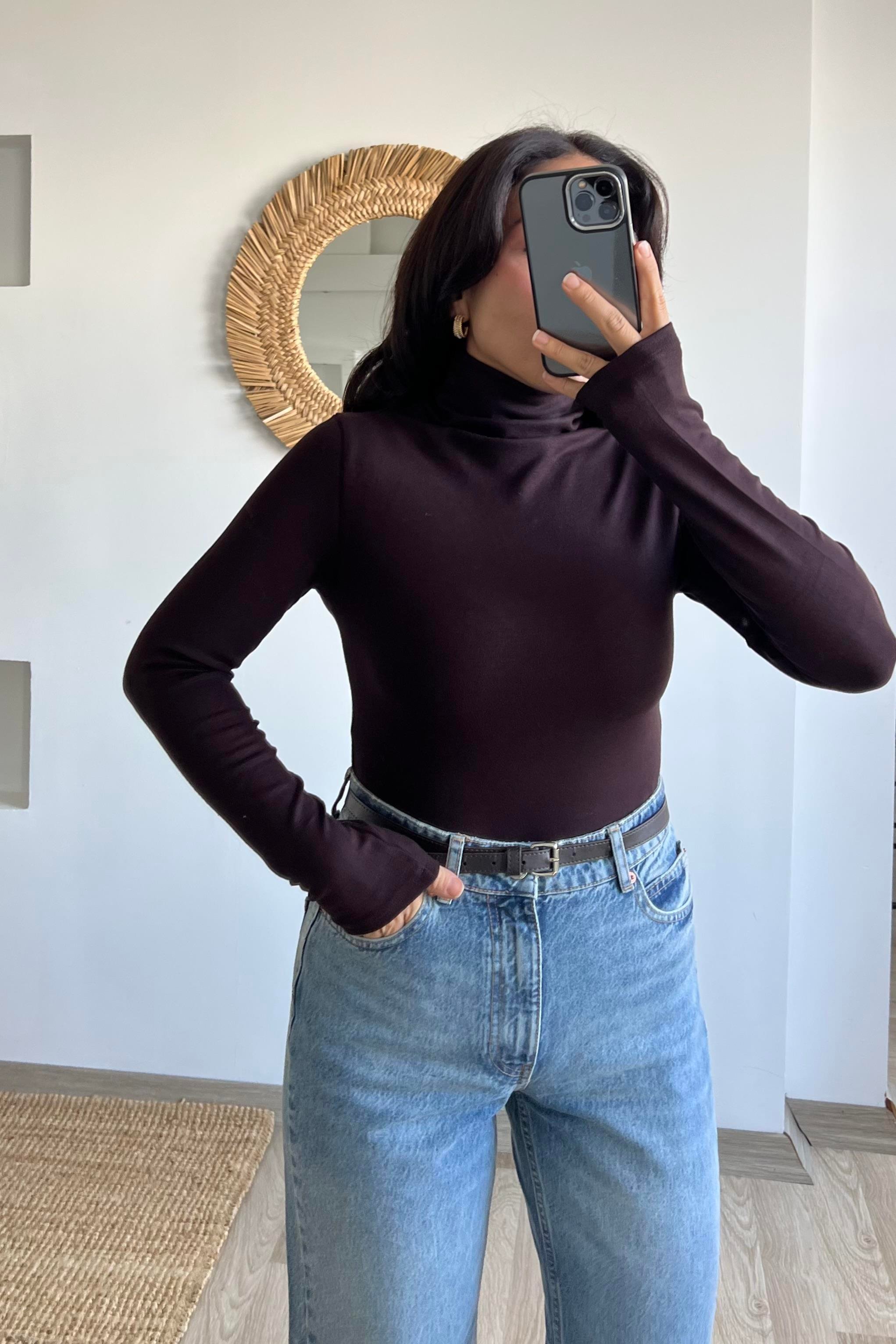 Kahve Boğazlı Yumuşak Dokulu Bluz  uygun fiyatlarda www.butikhola.com adresinde