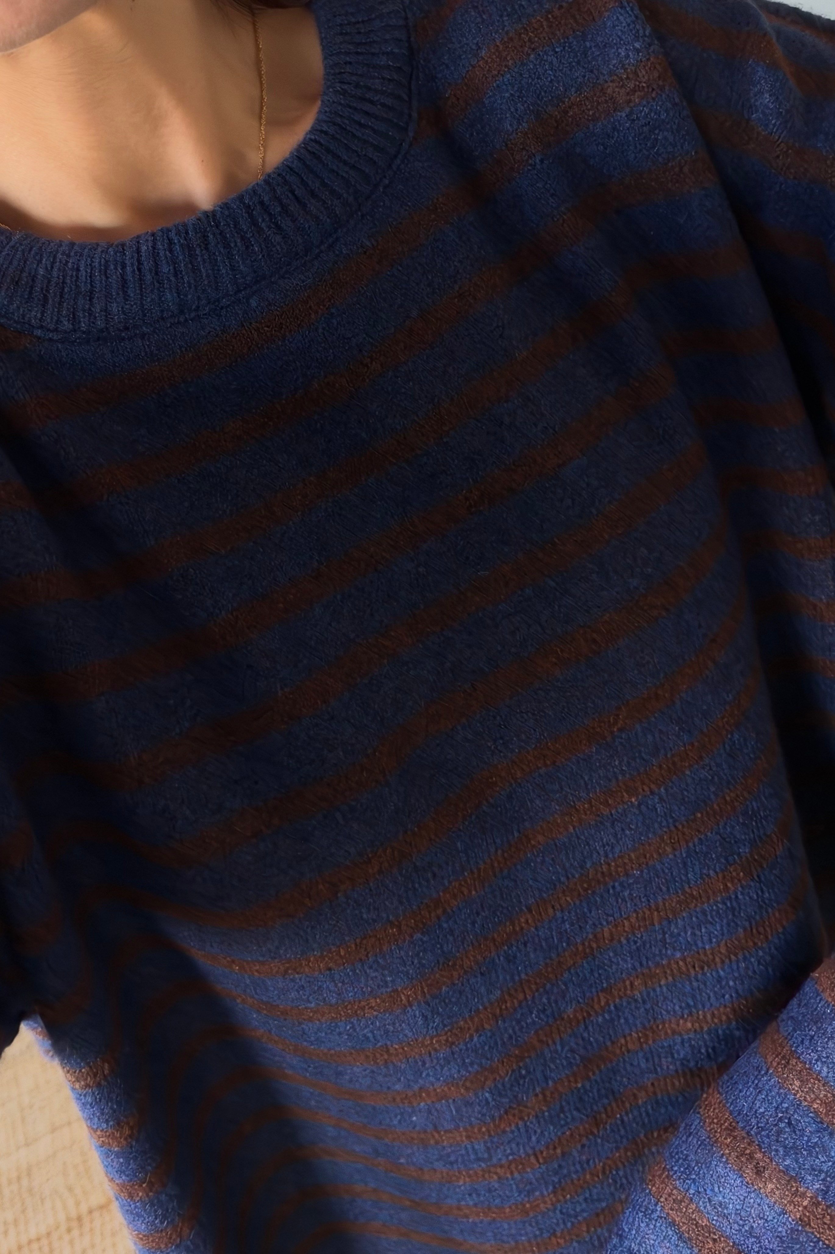 Kahve Lacivert Çizgili Geniş Kol Yumoş Kazak uygun fiyatlarda www.butikhola.com adresinde