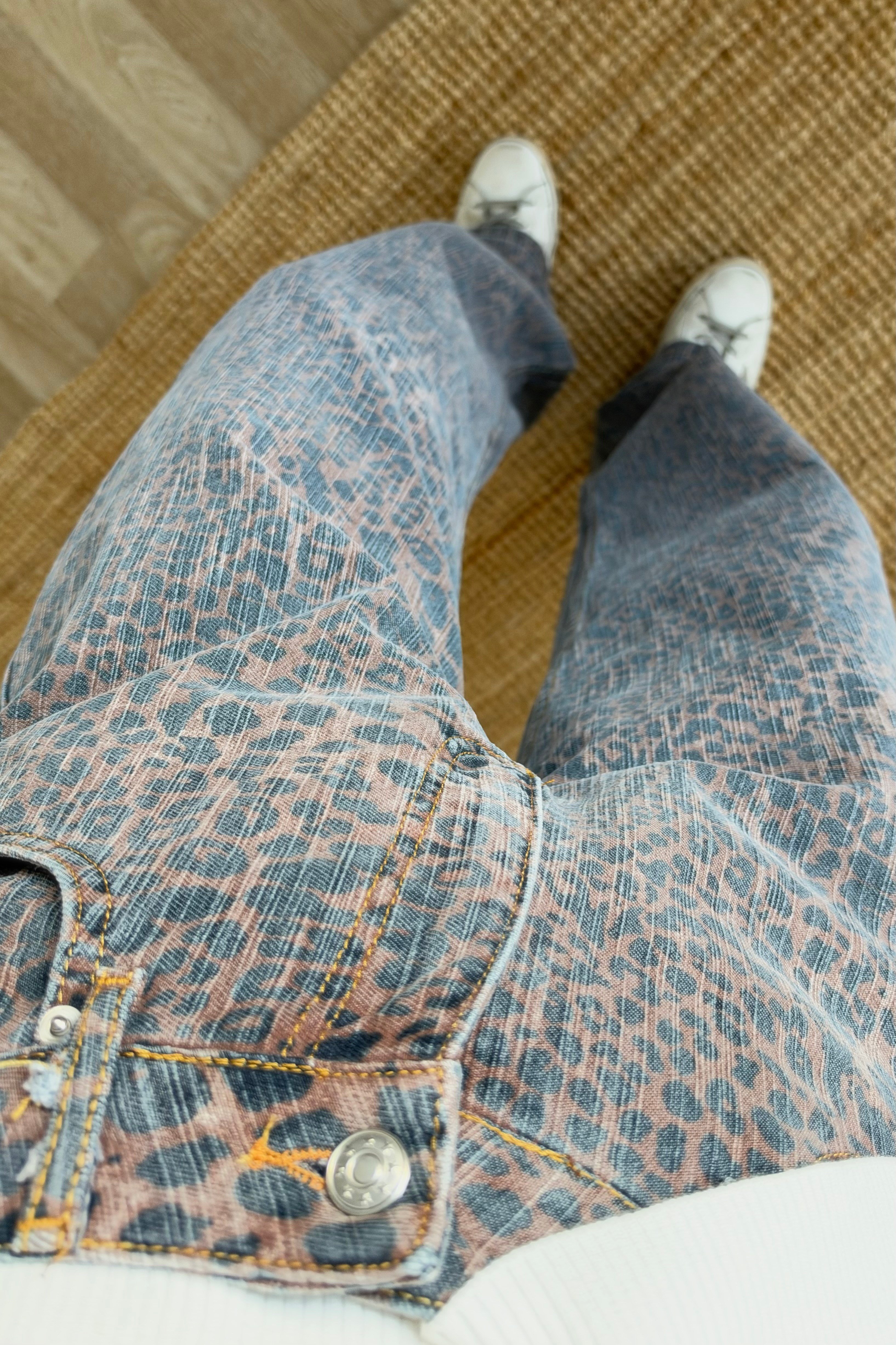Kahve Leopar Desenli Jean uygun fiyatlarda www.butikhola.com adresinde