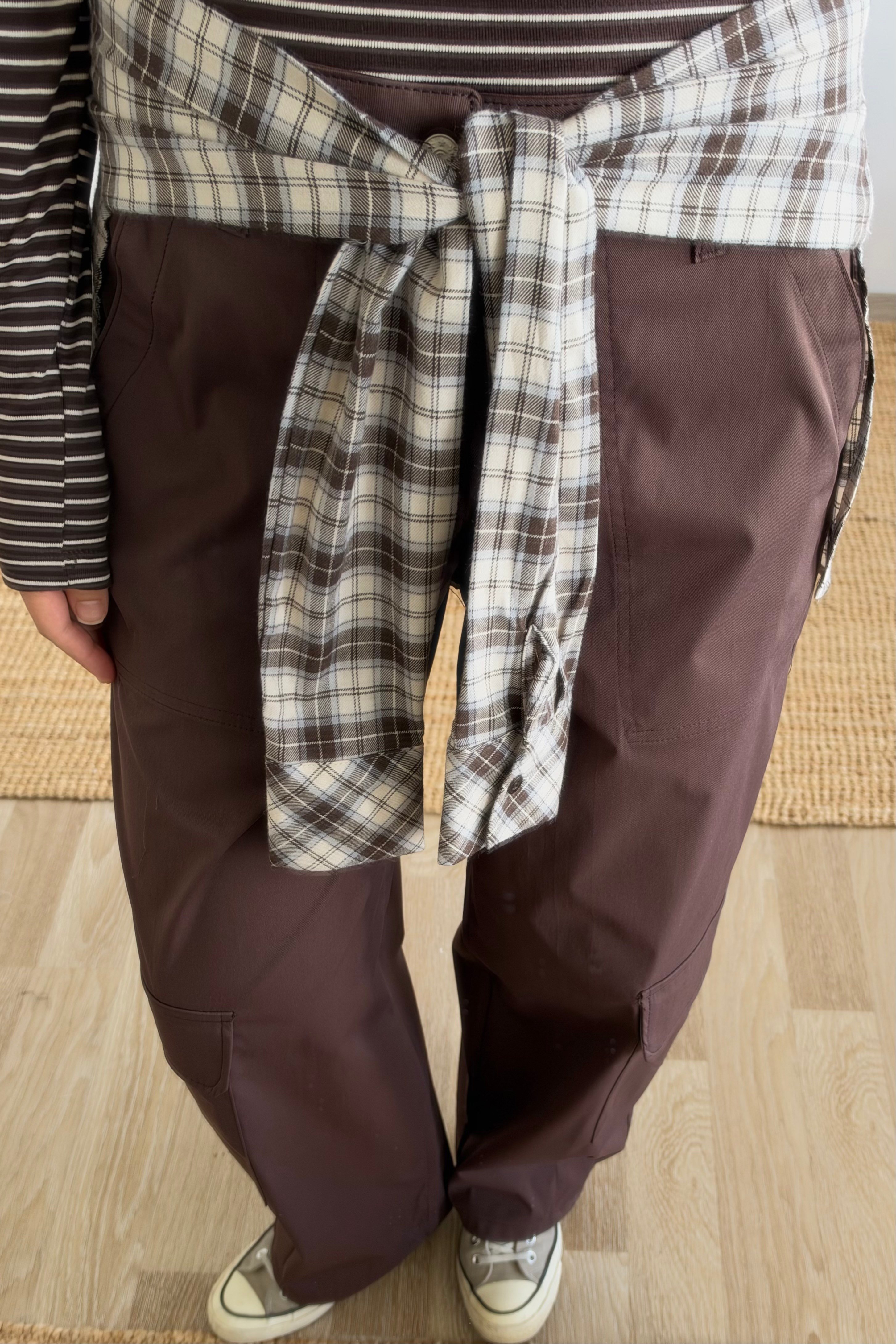 Kahverengi Çıkarılabilir Gömlek Detaylı Kargo Pantolon uygun fiyatlarda www.butikhola.com adresinde