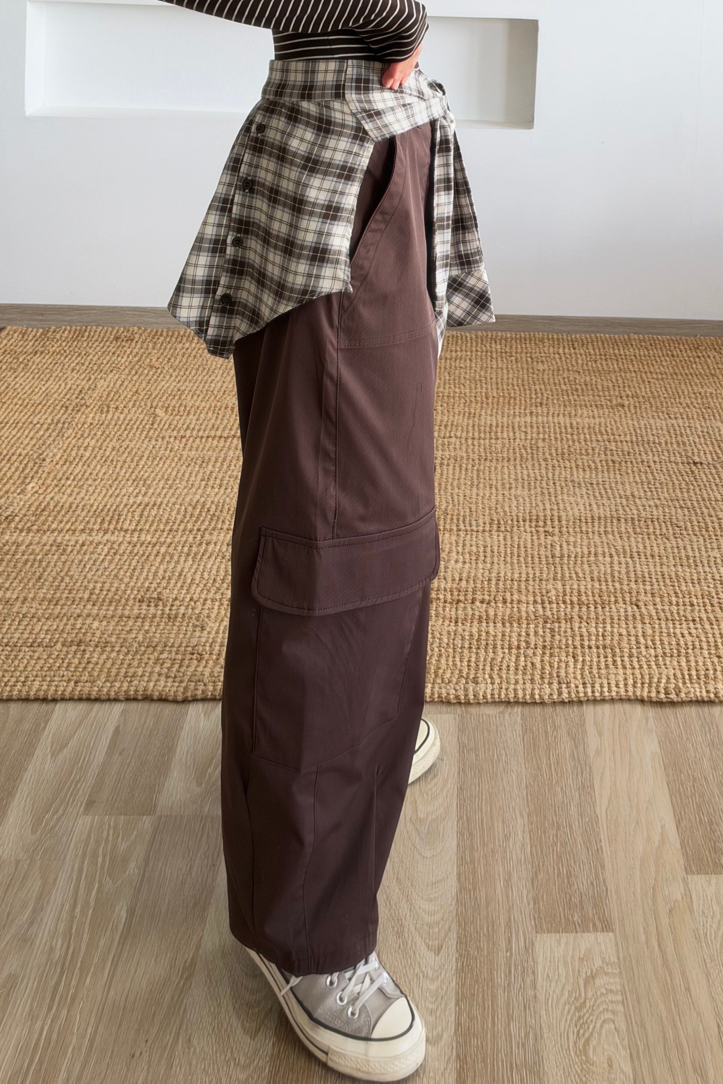 Kahverengi Çıkarılabilir Gömlek Detaylı Kargo Pantolon uygun fiyatlarda www.butikhola.com adresinde