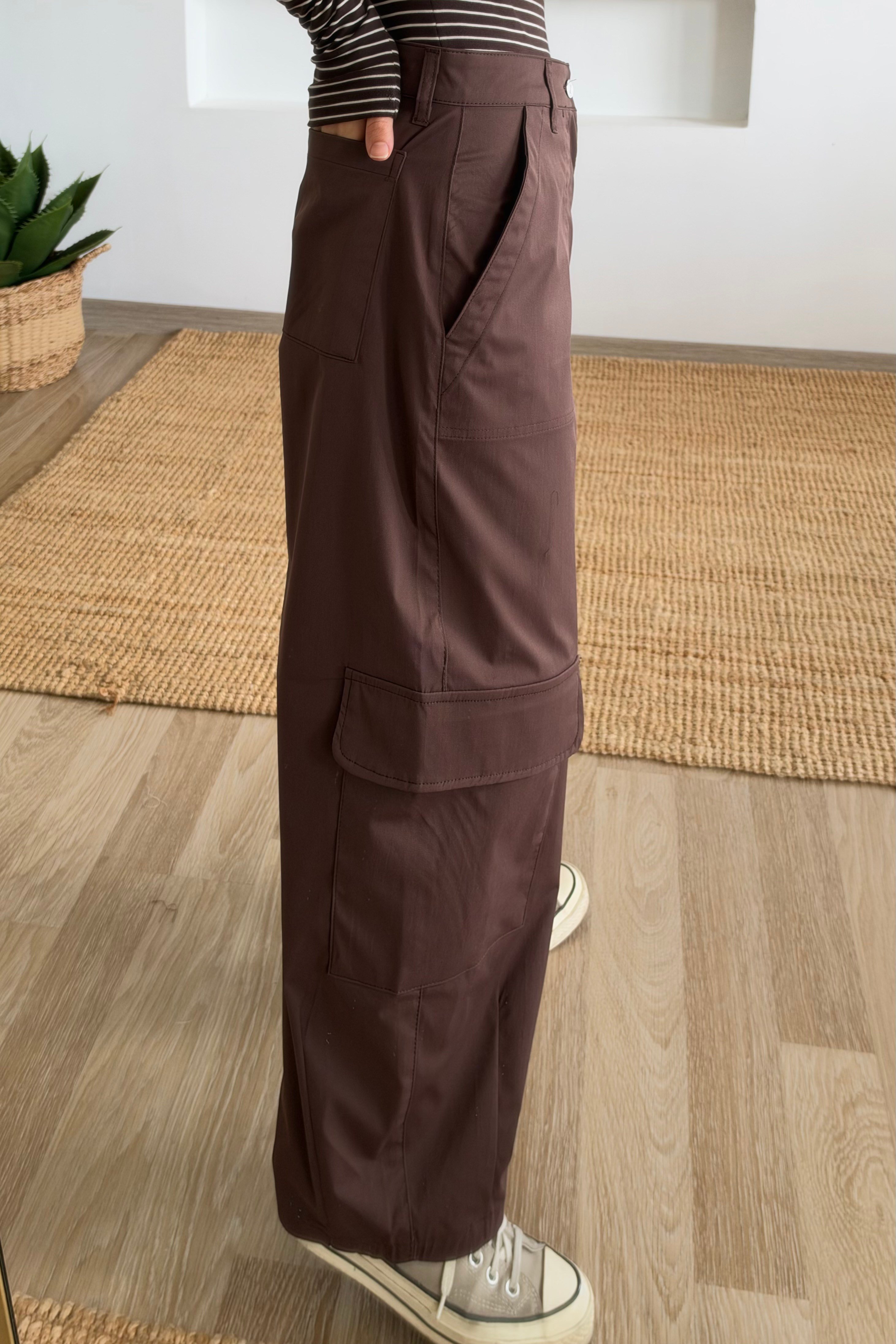 Kahverengi Çıkarılabilir Gömlek Detaylı Kargo Pantolon uygun fiyatlarda www.butikhola.com adresinde