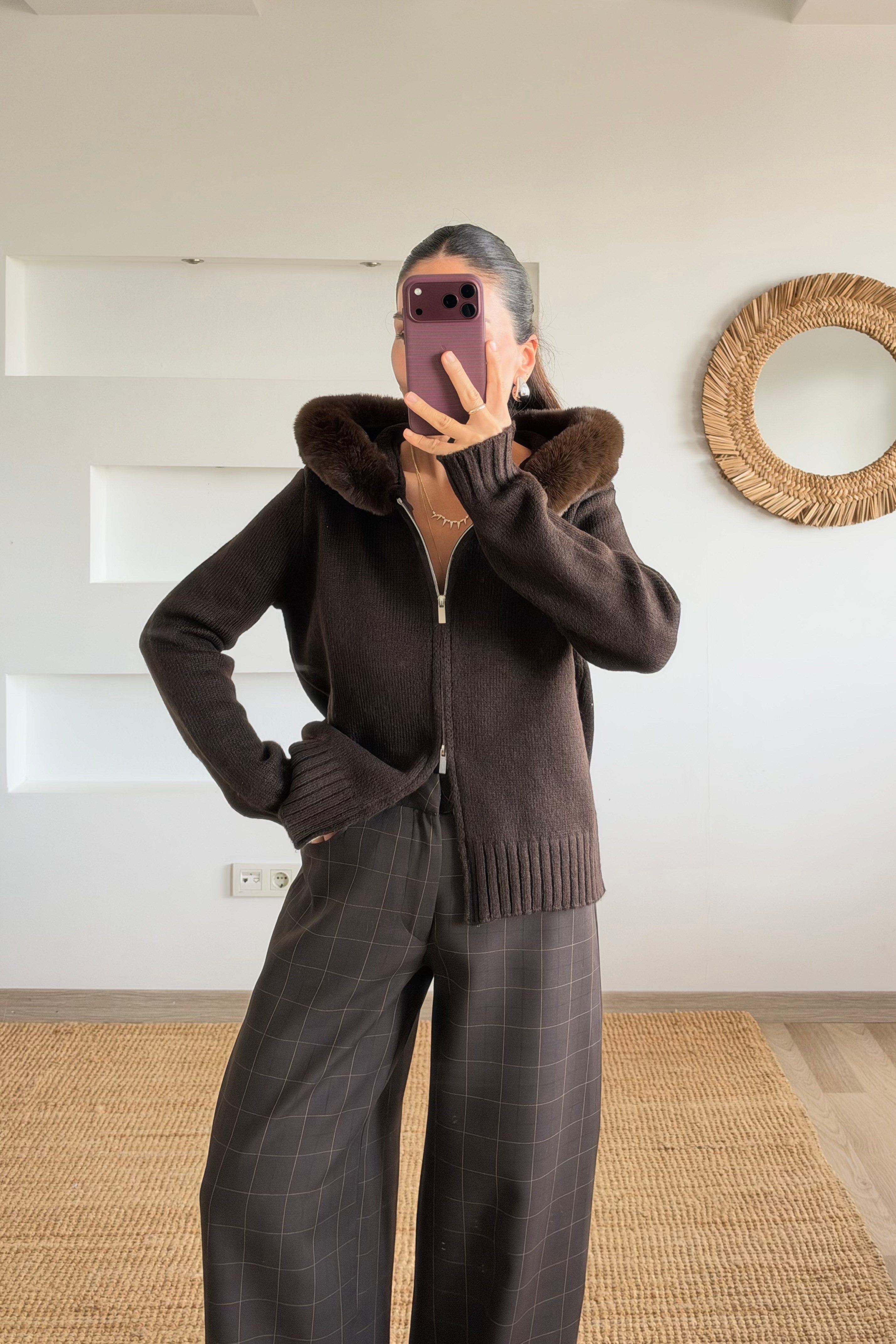 Kahverengi Çıkarılabilir Kürk Detaylı Hırka uygun fiyatlarda www.butikhola.com adresinde