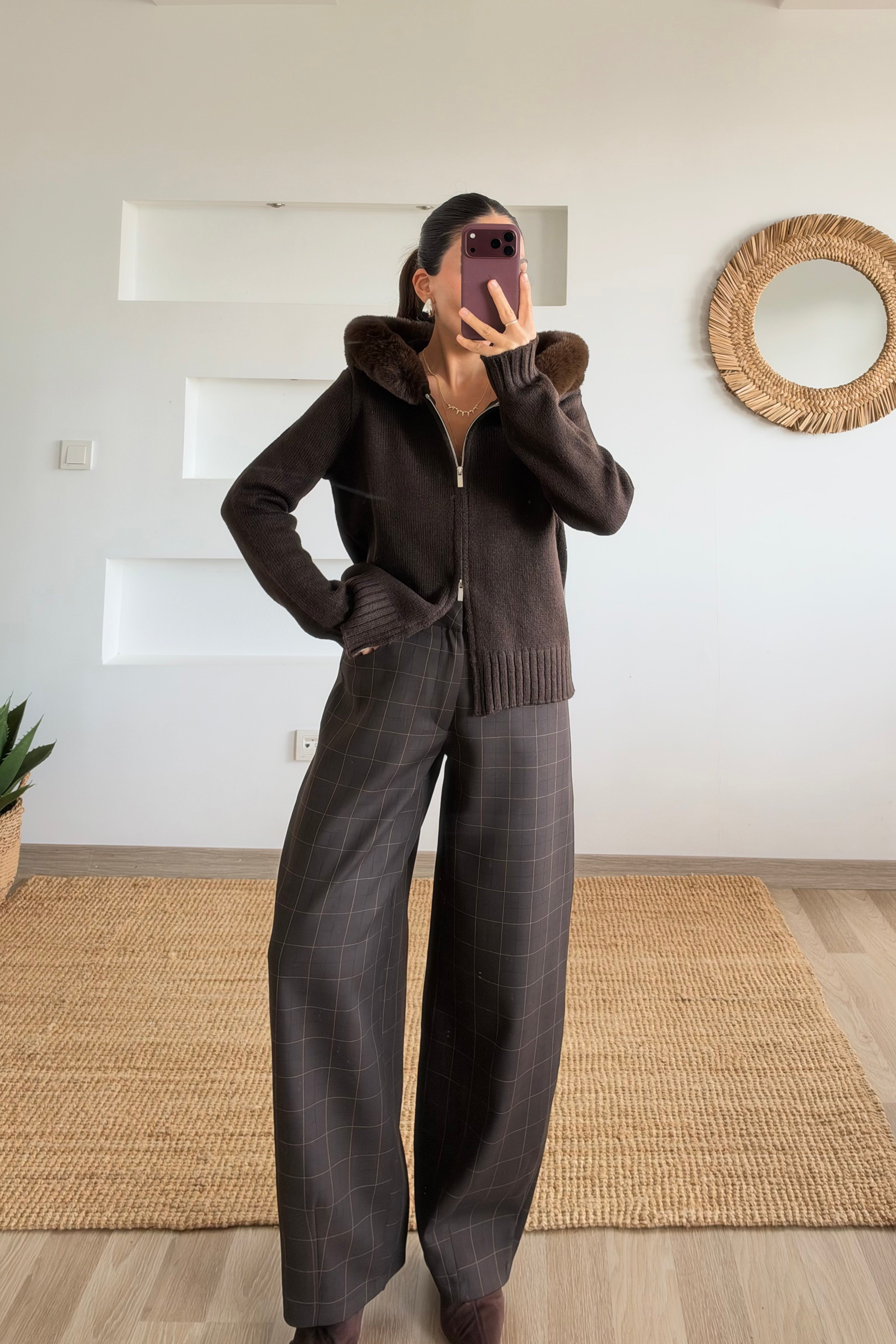 Kahverengi Çıkarılabilir Kürk Detaylı Hırka uygun fiyatlarda www.butikhola.com adresinde